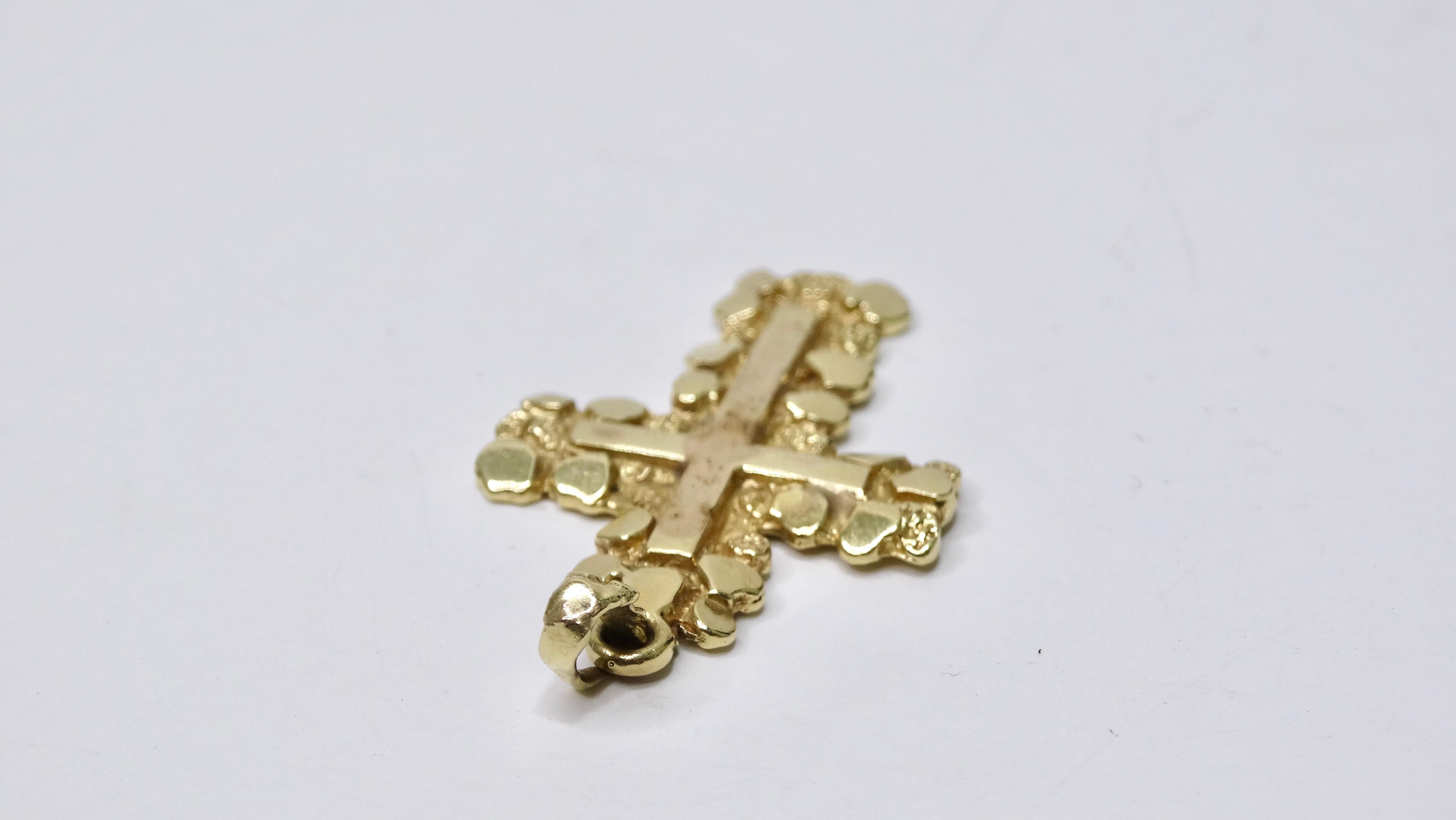 Pendentif croix texturée en or 14k en vente 2