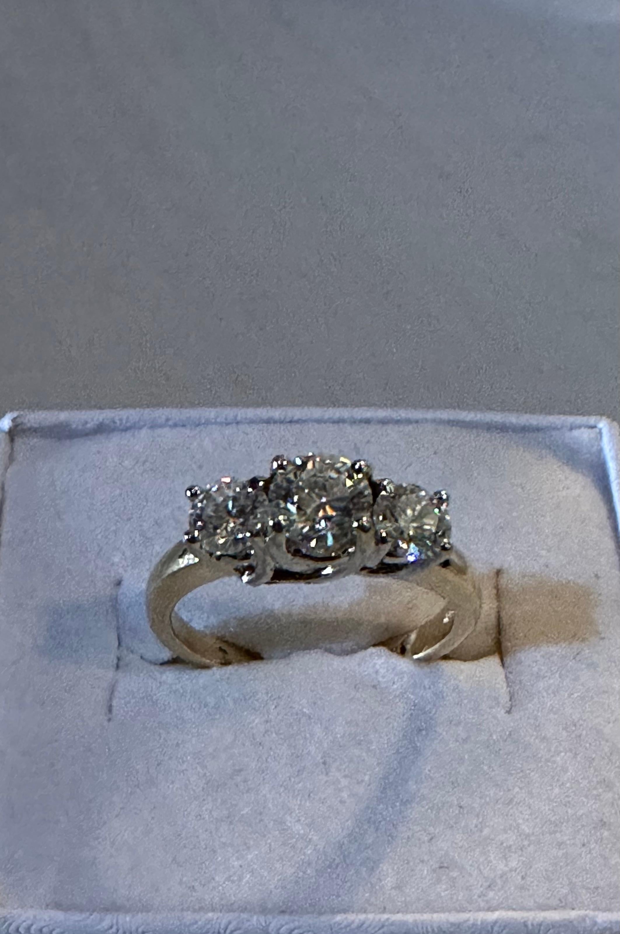 14K Gold Three Diamond Ring For Sale 2