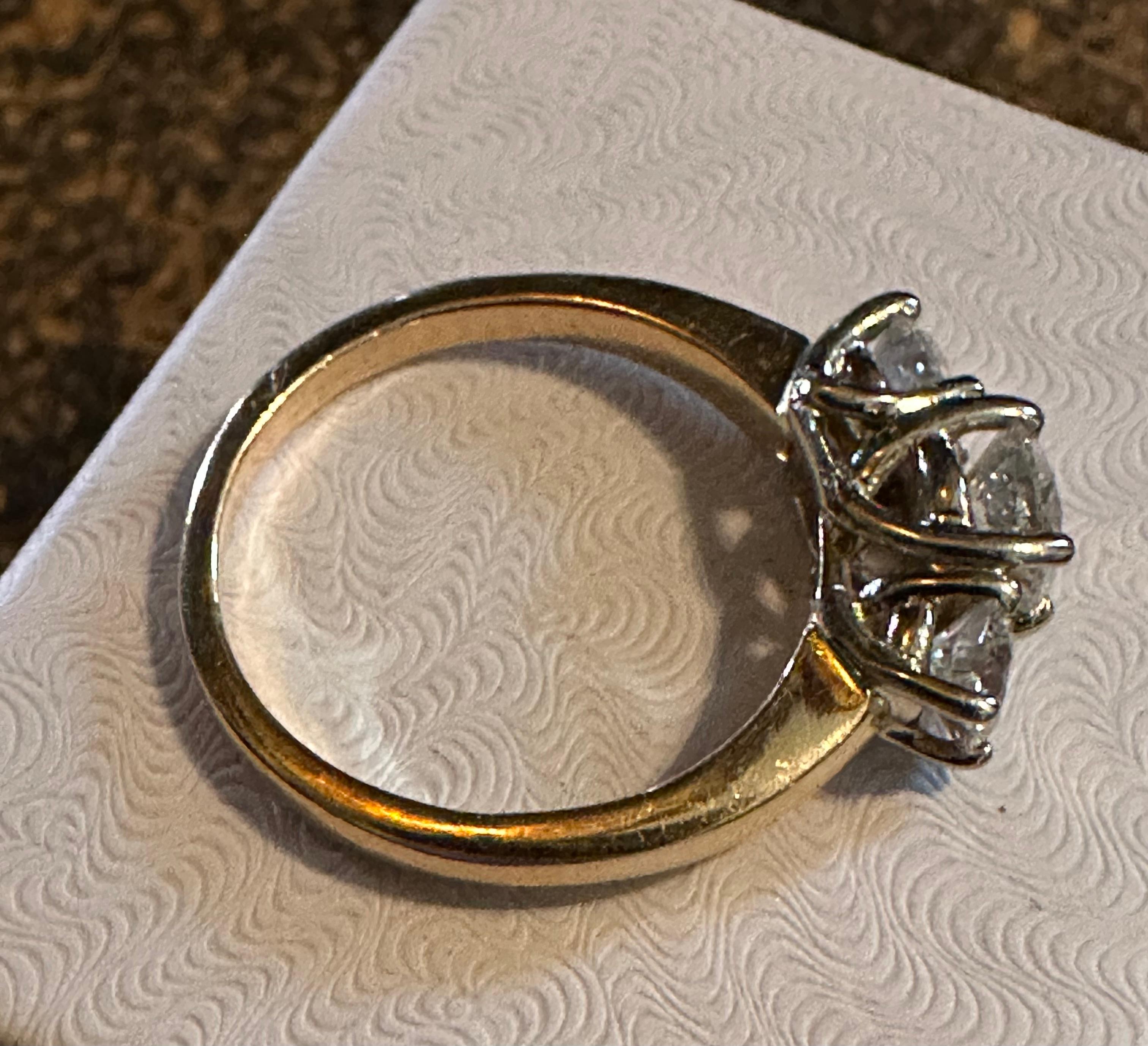 14 Karat Gold Ring mit drei Diamanten im Angebot 4