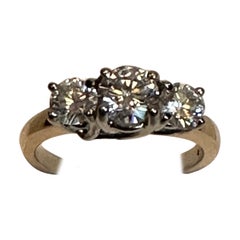 Bague en or 14K à trois diamants