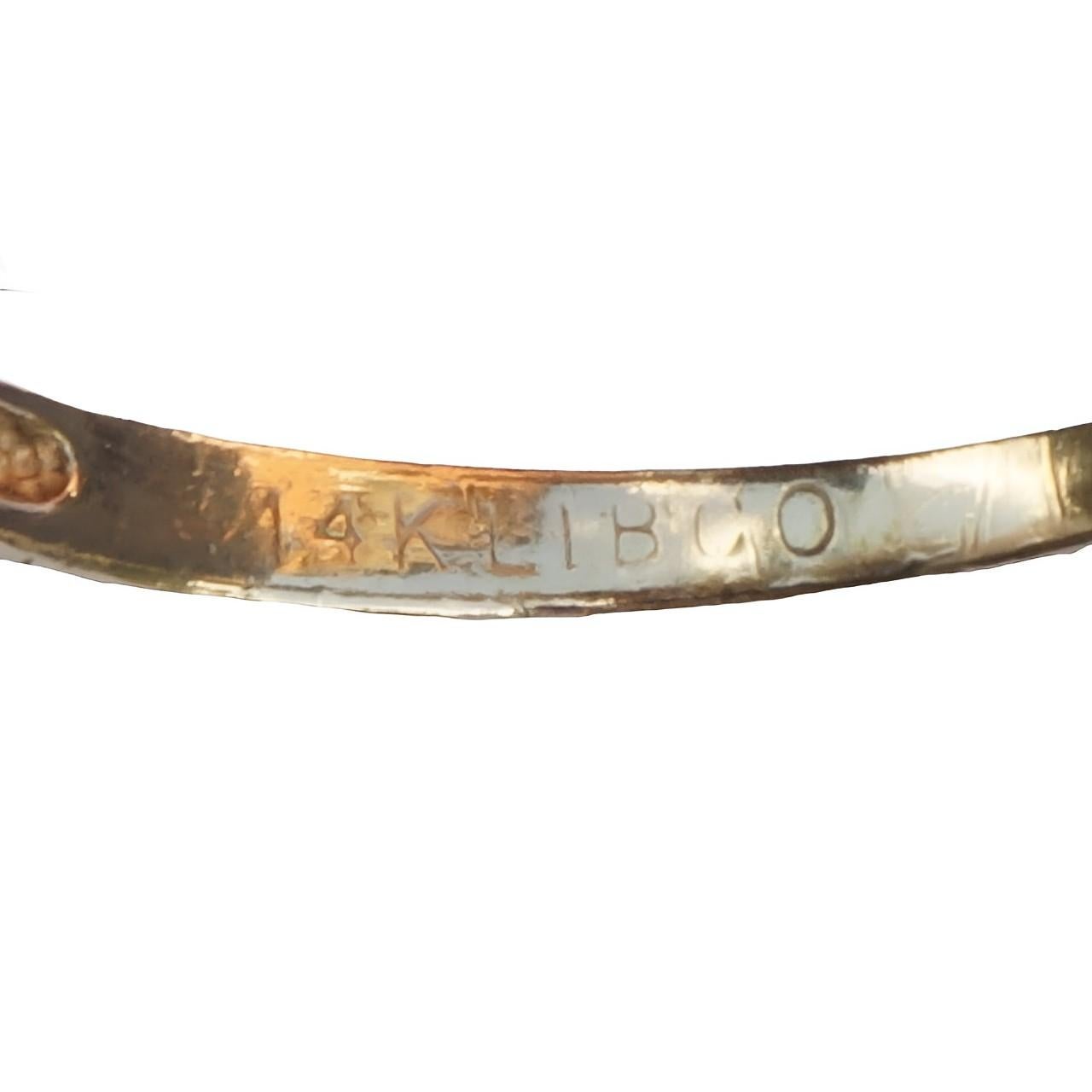 Anello in oro 14K con tre pietre di diamante e zaffiro in vendita 1