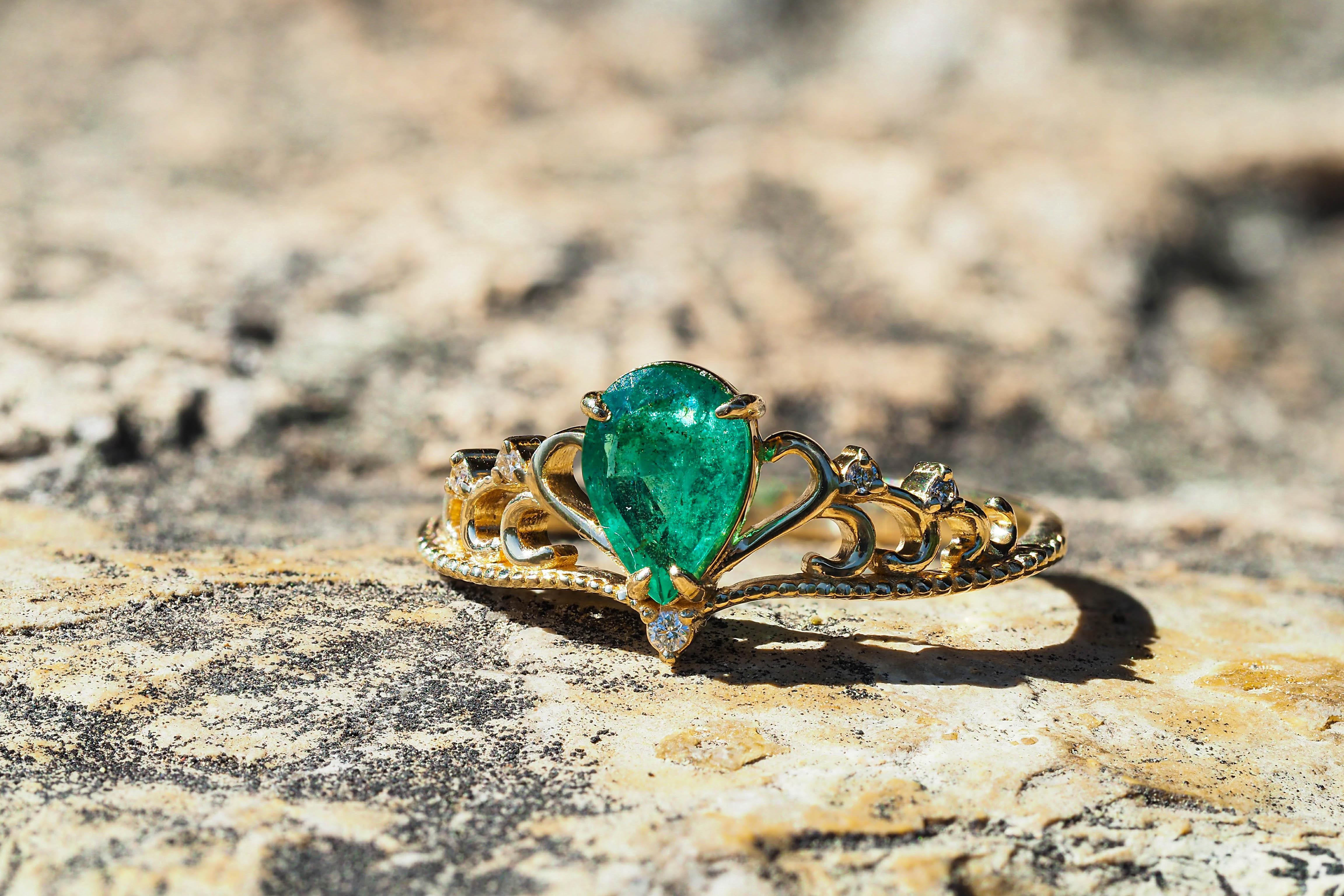 For Sale:  14k Gold Tiara Ring with Natural Emerald and Diamonds! 5