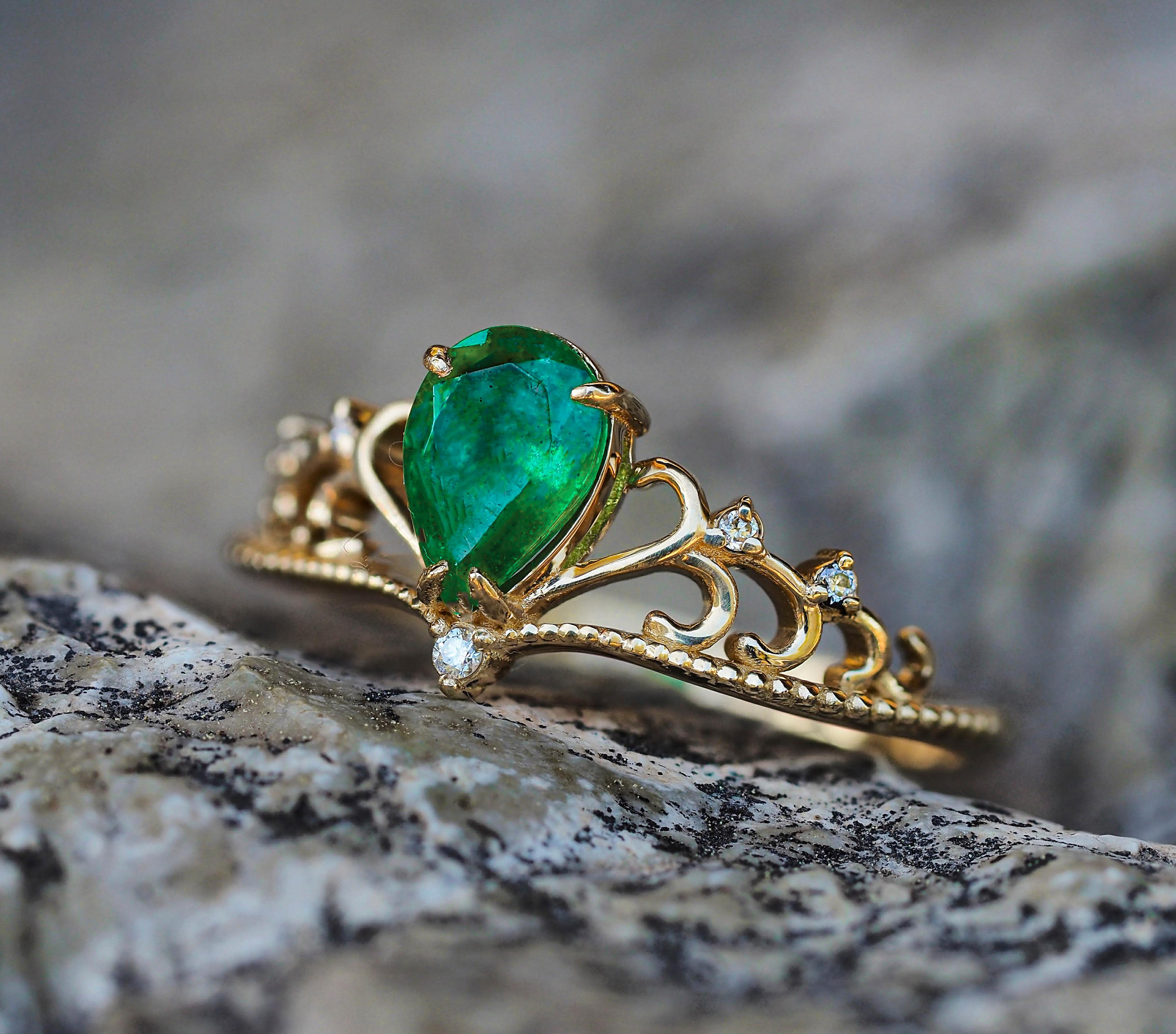 For Sale:  14k Gold Tiara Ring with Natural Emerald and Diamonds! 7