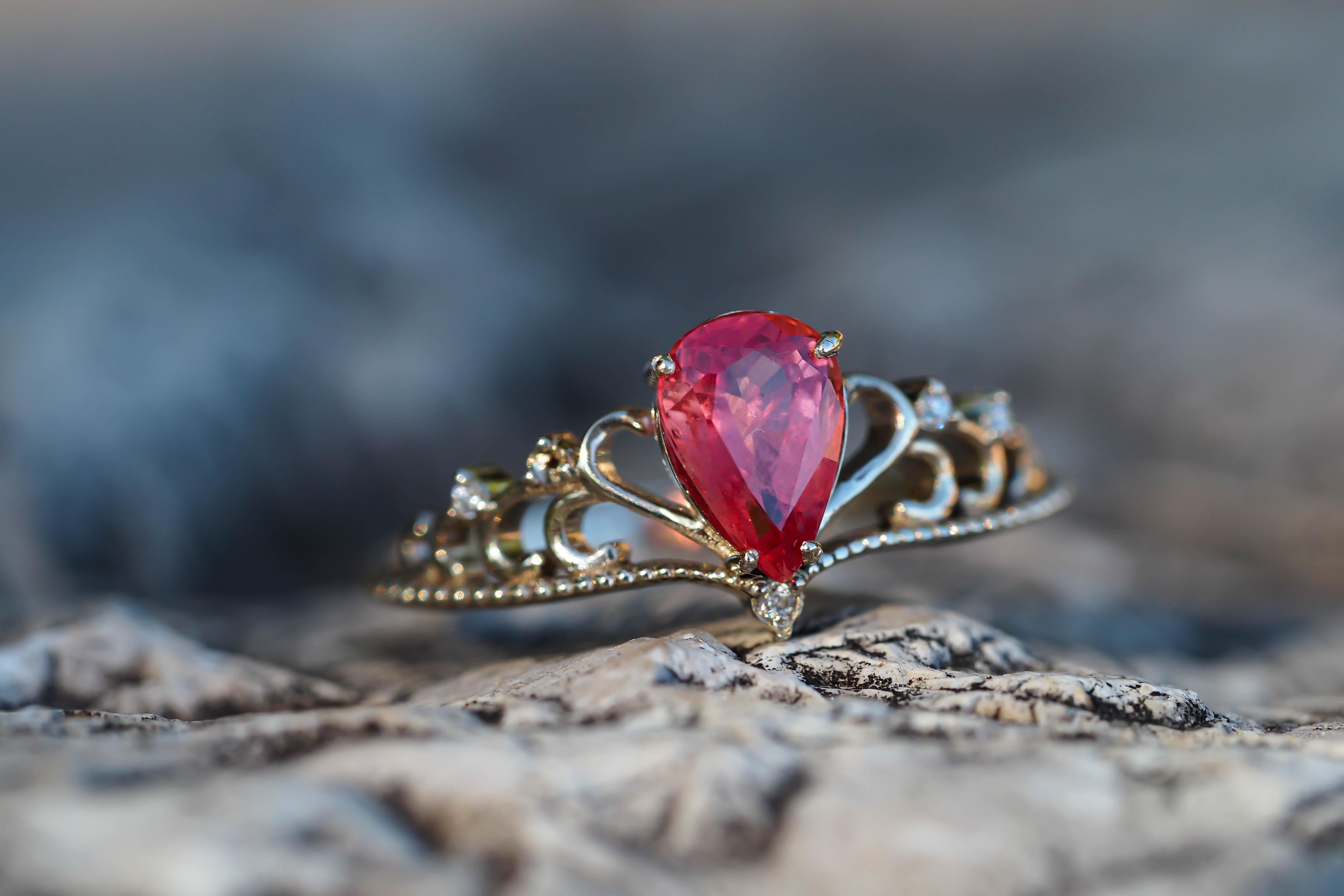 Im Angebot: 14 Karat Gold Tiara Ring mit rosa Turmalin und Diamanten. () 8