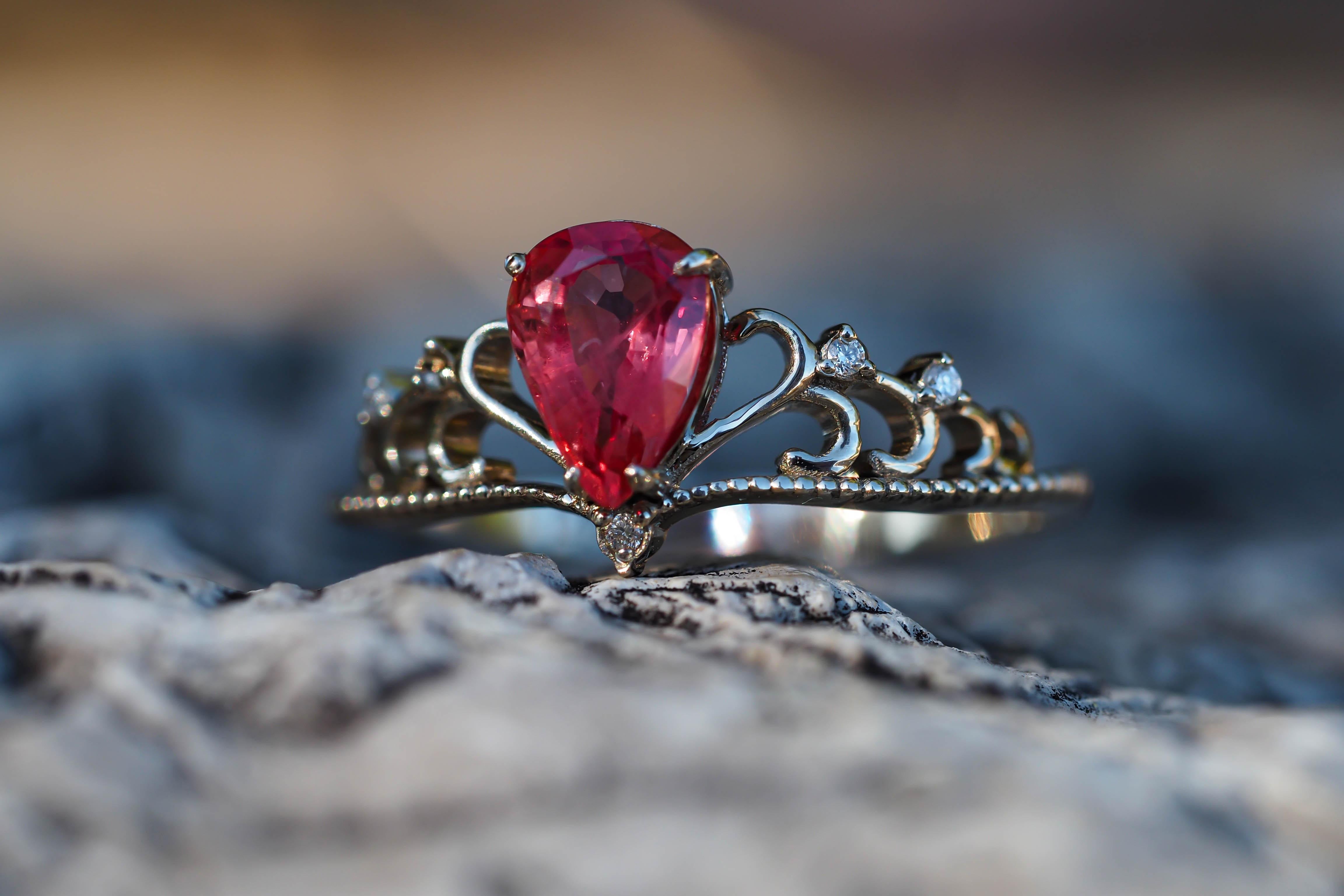 Im Angebot: 14 Karat Gold Tiara Ring mit rosa Turmalin und Diamanten. () 9