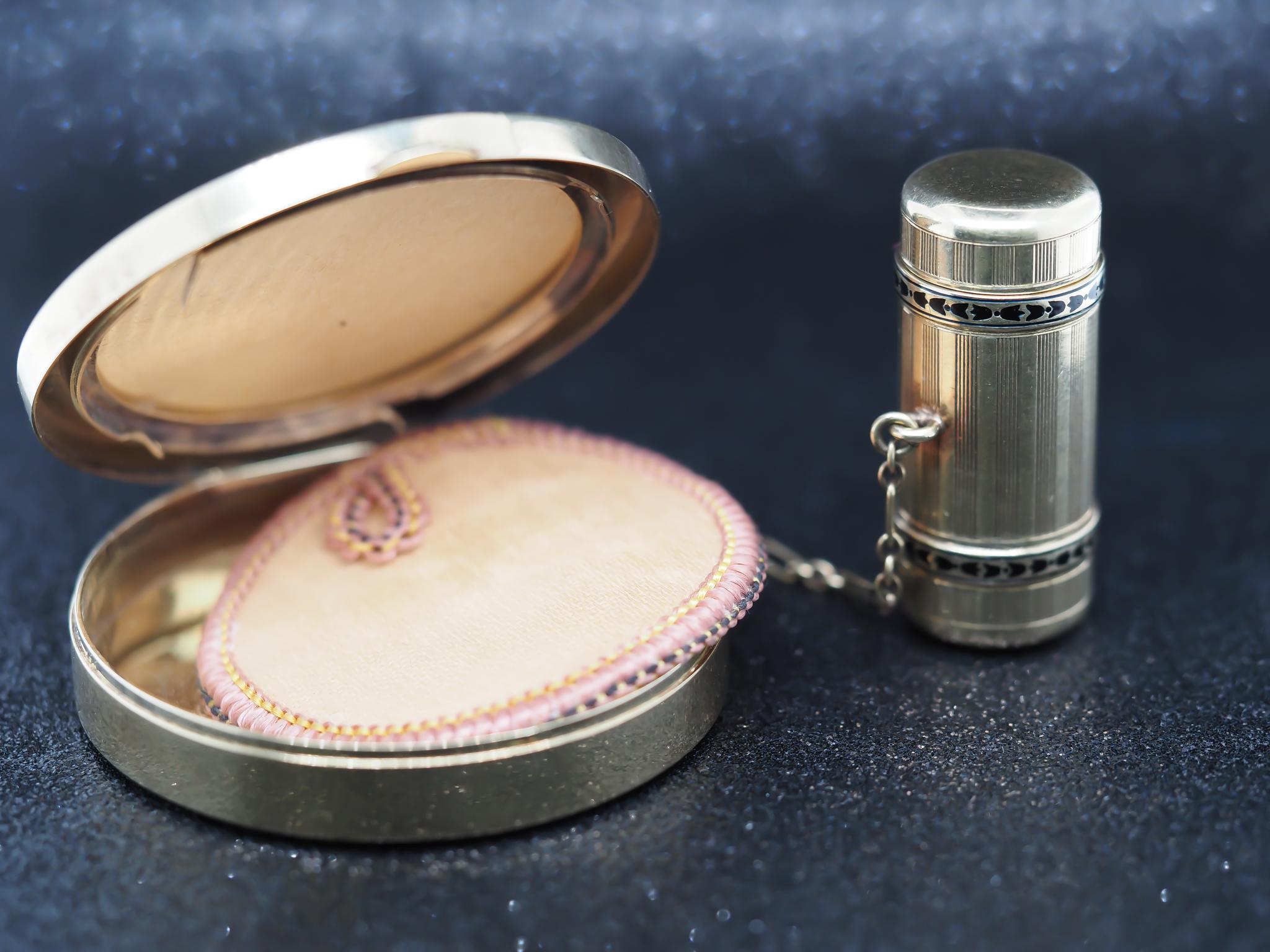 Édouardien Or 14 carats Tiffany & Co. Porte-rouge à lèvres et set compact avec chaîne. en vente
