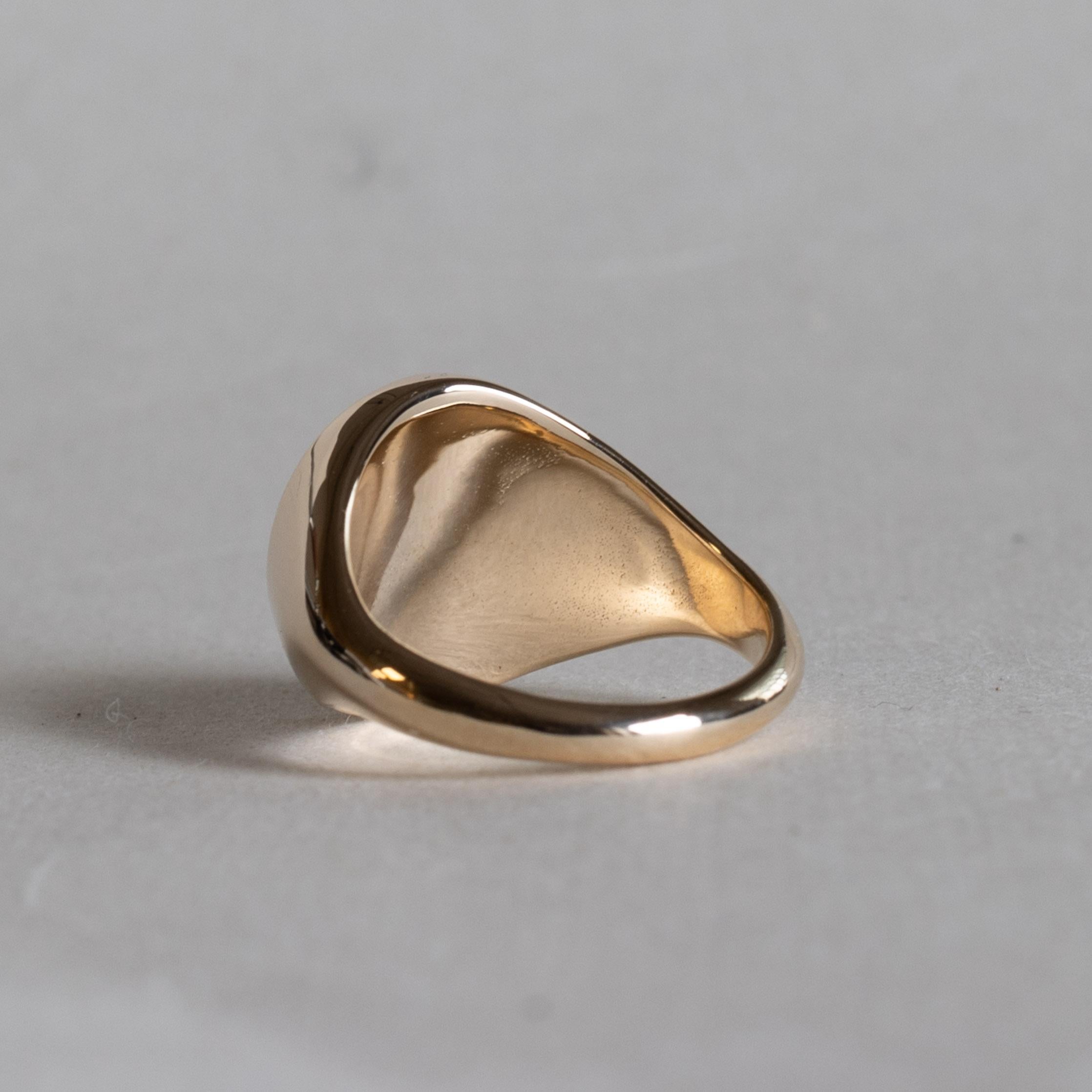 Taille ronde Bague chevalière en or 14k avec diamant tigre et yeux en rubis en vente