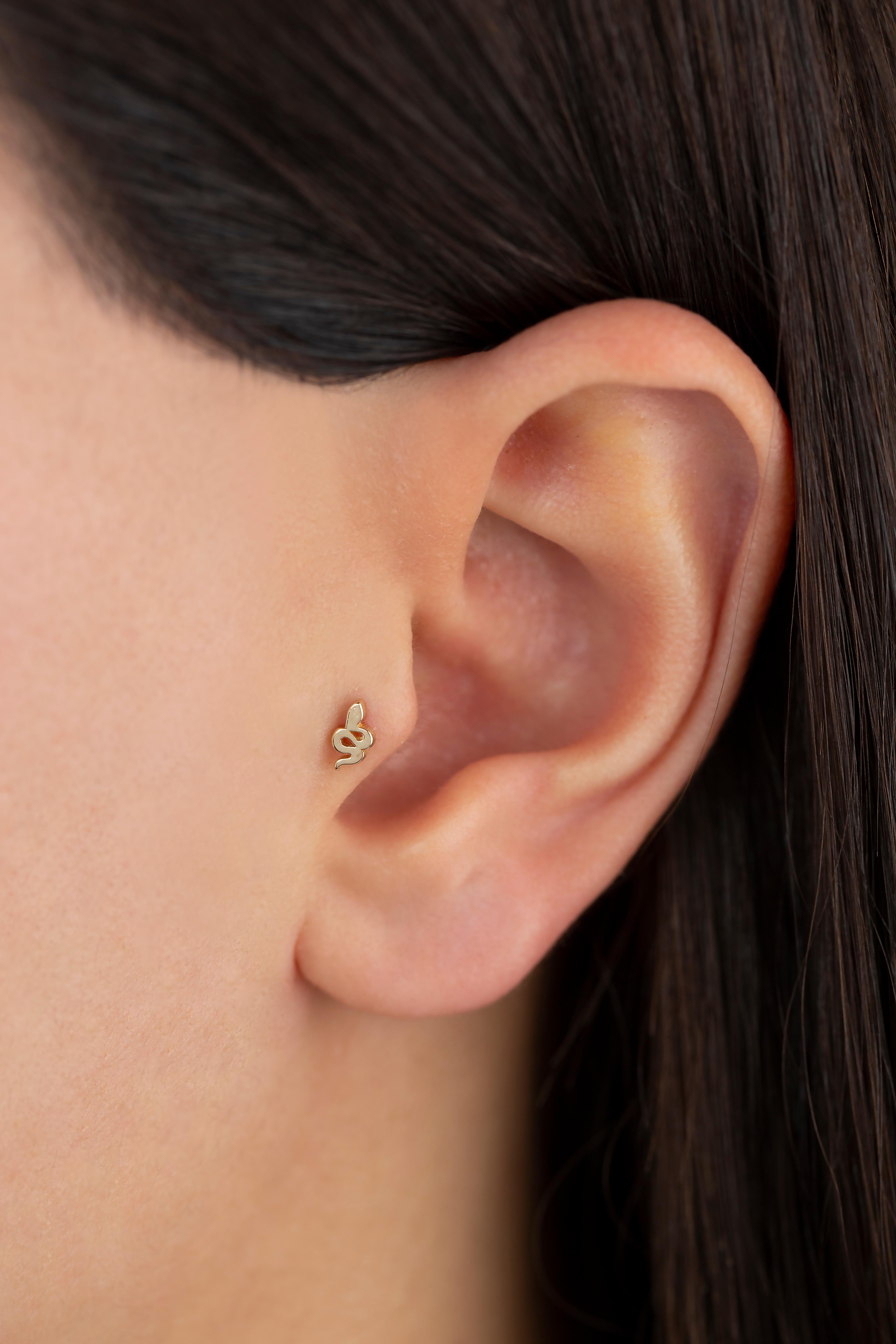14K Gold Tiny Serpent Piercing, Small Snake Gold Stud Earring In New Condition For Sale In ISTANBUL, TR