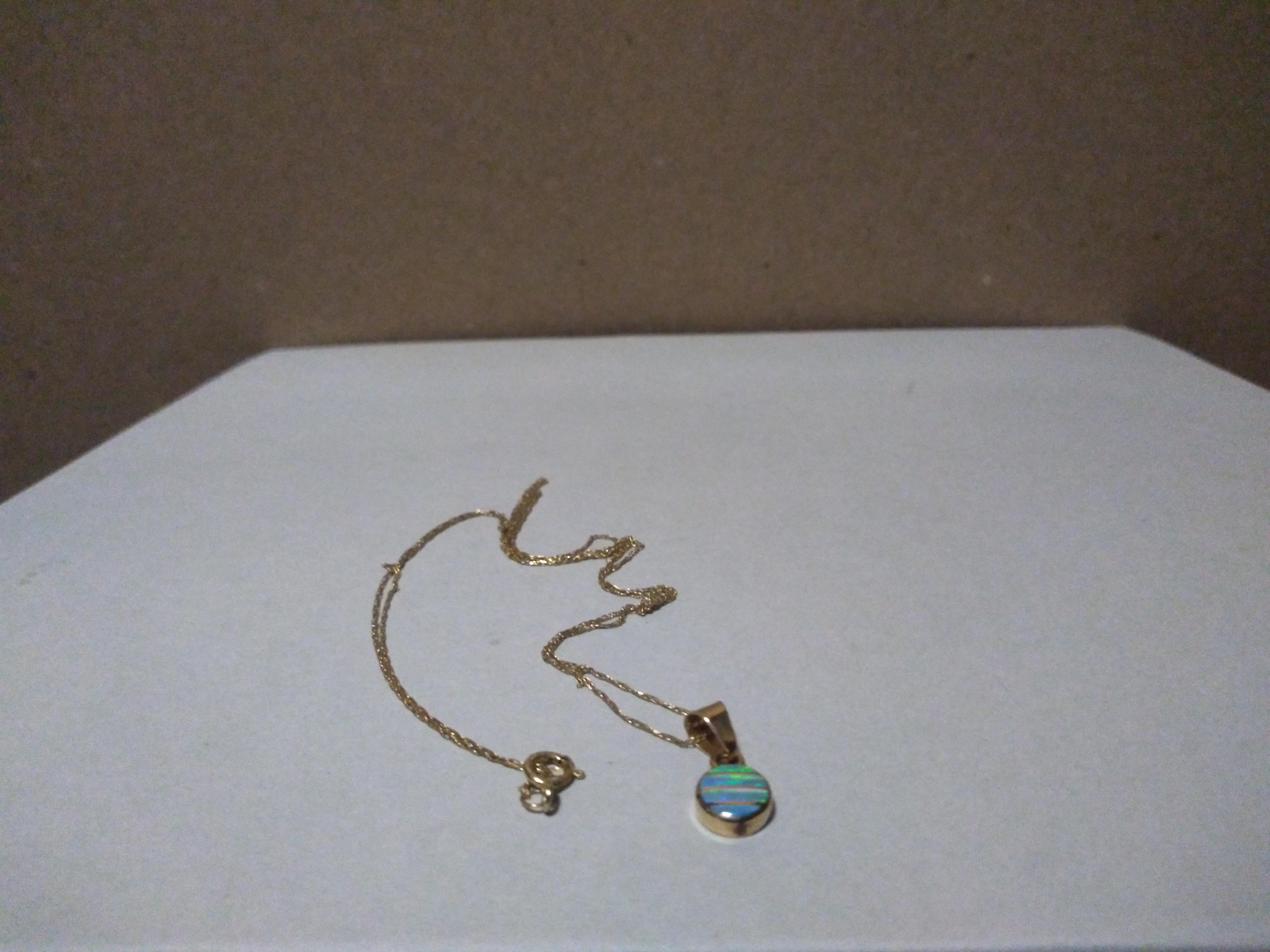 This is a delicate dainty 14k Gold Trace chain necklace. The necklace has a beautiful opal pendant giving it a look of sheer elegance.