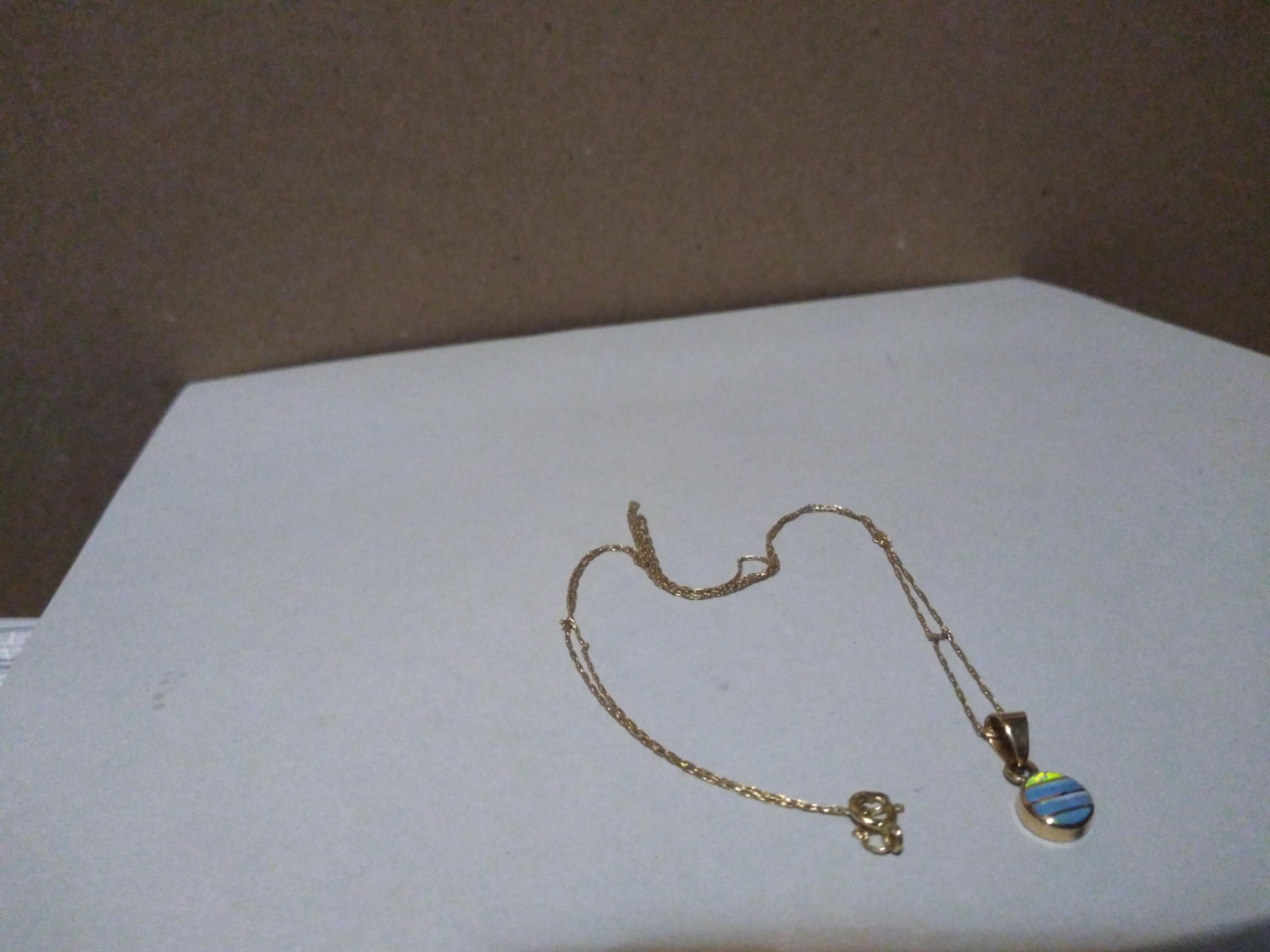 14k Gold Trace Necklace with Opal Pendant In Good Condition In Pasadena, TX