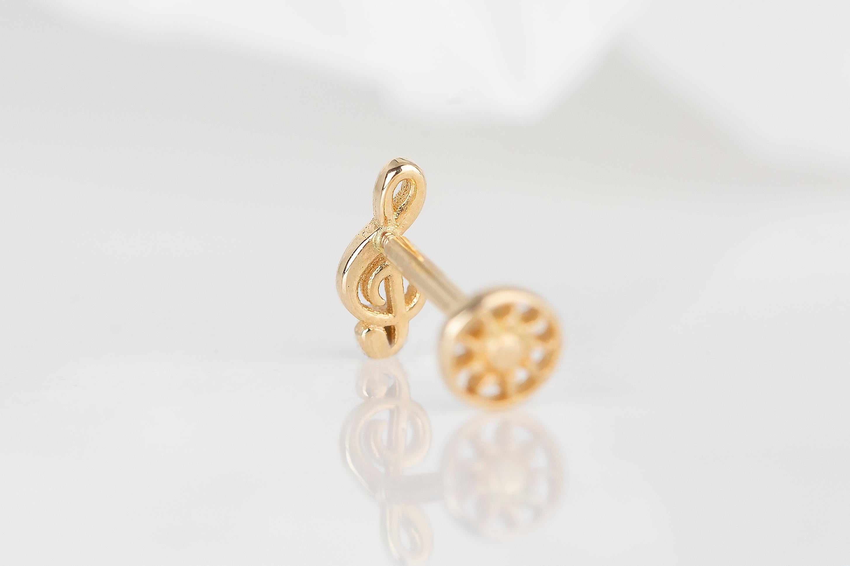 Modern 14K Gold Treble Clef Piercing, Gold Stud Musical Note Earring For Sale