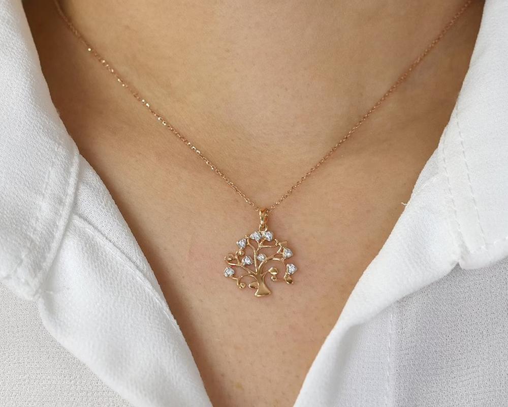 14k Gold Tree of Life Pendant Necklace Diamond Spiritual Delicate Necklace In New Condition For Sale In Bangkok, TH