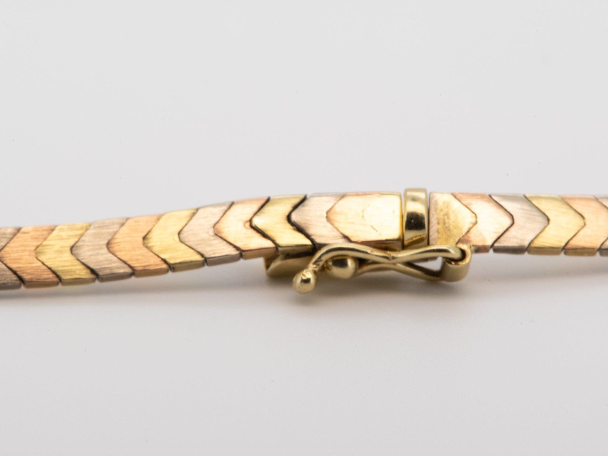 14K Gold Tri Color Chevron Necklace 21g Italy Herringbone Collar Choker V1139 Bon état - En vente à Osprey, FL