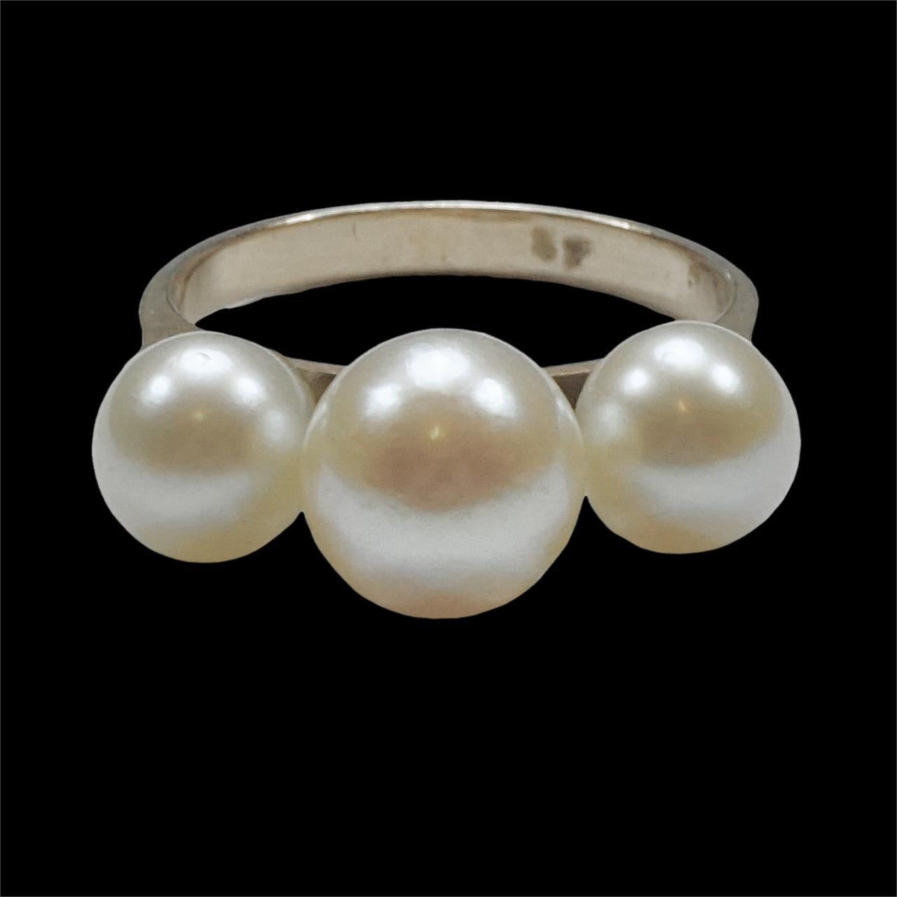 14K Gold Triple Cultured Pearl Dress Ring For Sale 2