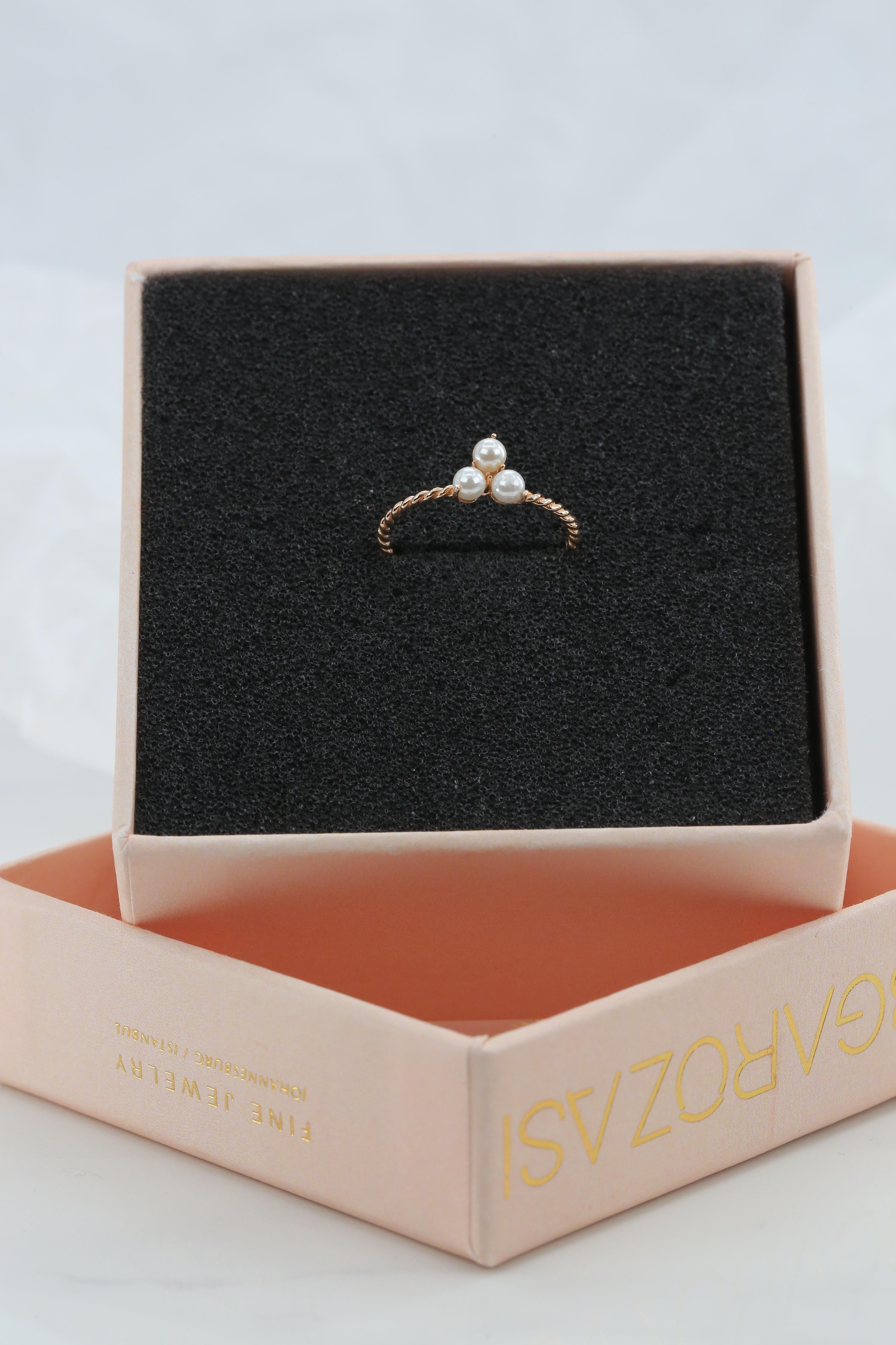 For Sale:  14K Gold Triple Pearl Ring, Dainty Cable Ring with Tria Pearl 14k Rose Gold 4