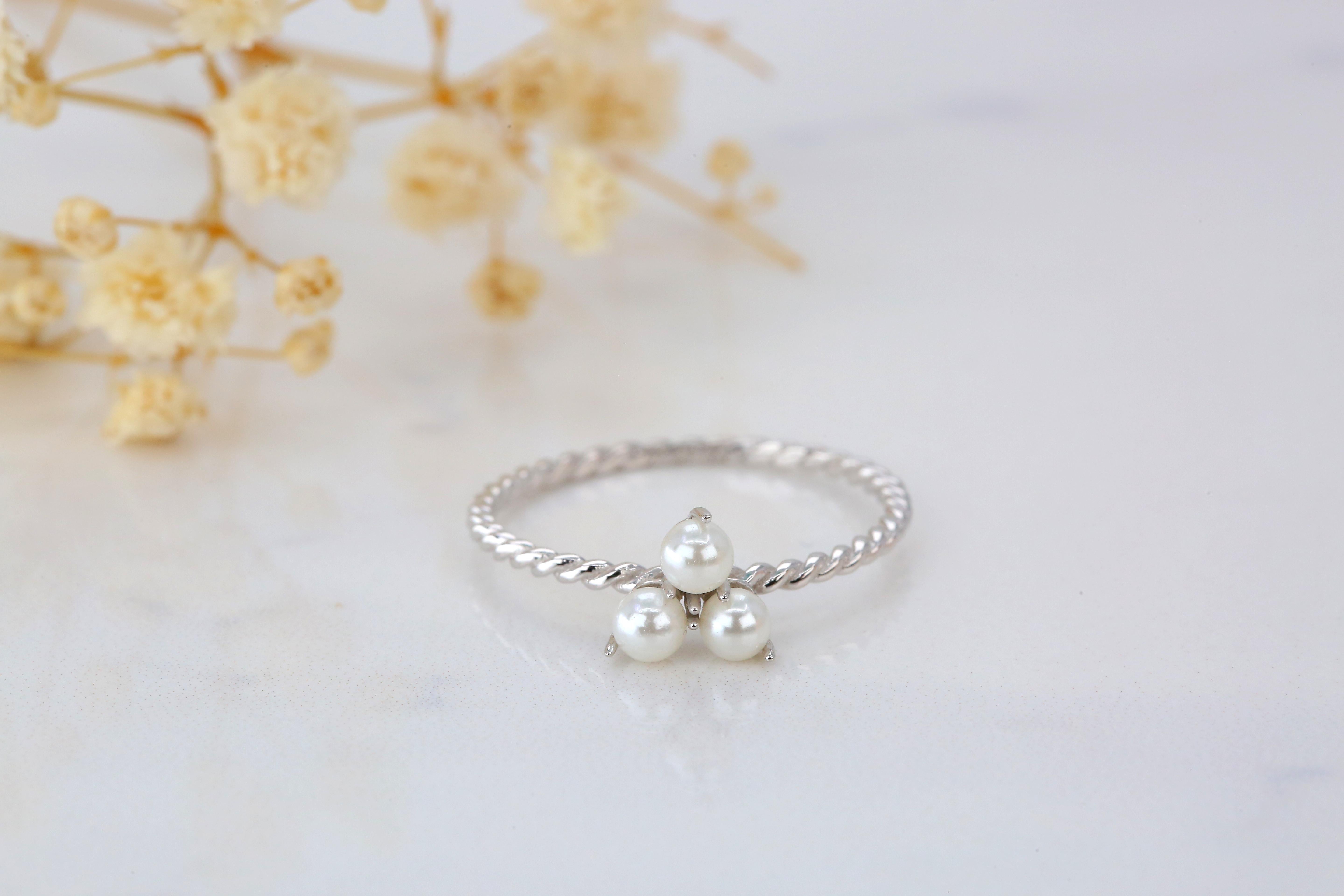 For Sale:  14K Gold Triple Pearl Ring, Dainty Cable Ring with Tria Pearl 14k White Gold 5