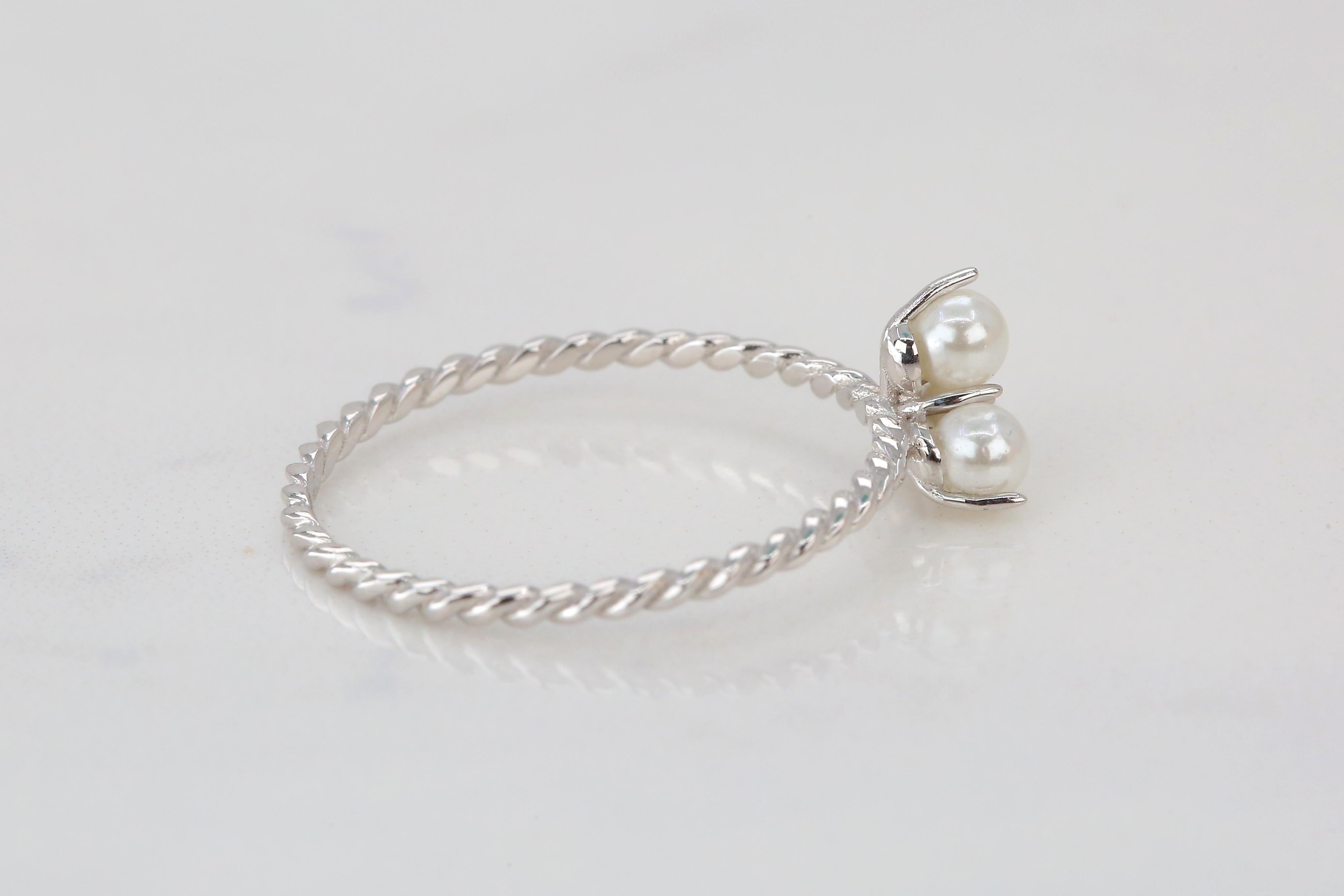 For Sale:  14K Gold Triple Pearl Ring, Dainty Cable Ring with Tria Pearl 14k White Gold 6