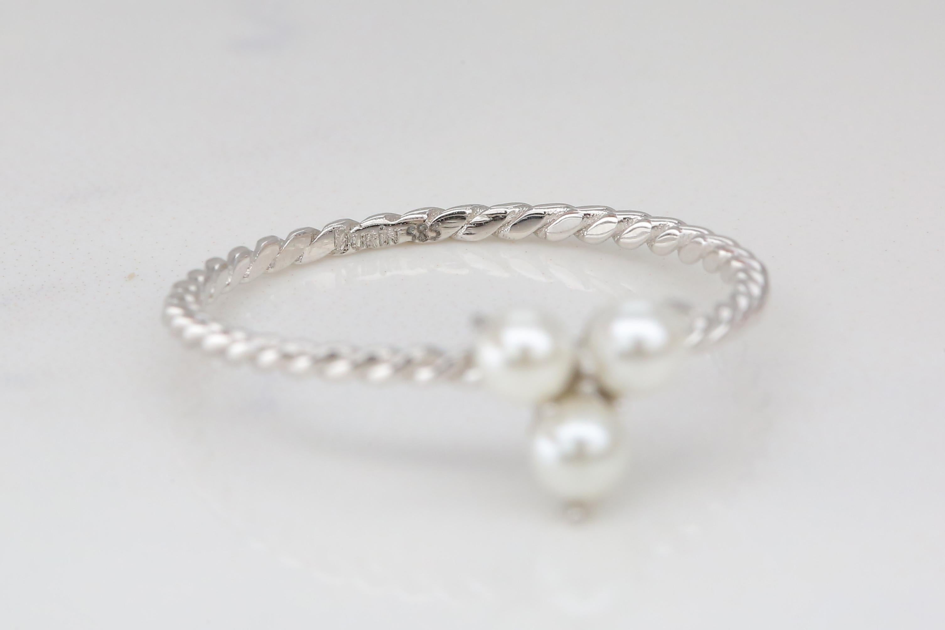 For Sale:  14K Gold Triple Pearl Ring, Dainty Cable Ring with Tria Pearl 14k White Gold 7