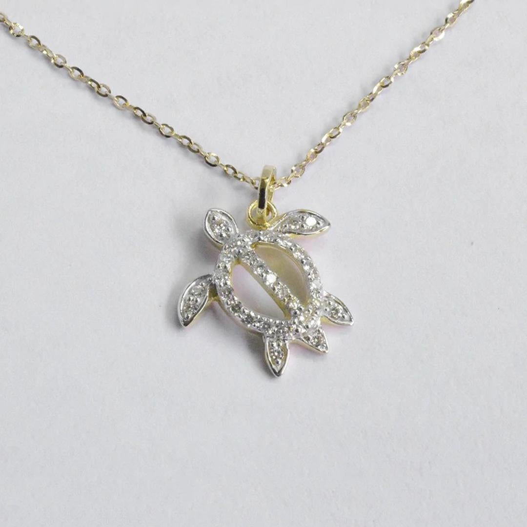 Moderne Collier à breloques tortue en or 14 carats avec pendentif tortue Lucky Turtle Diamond en vente