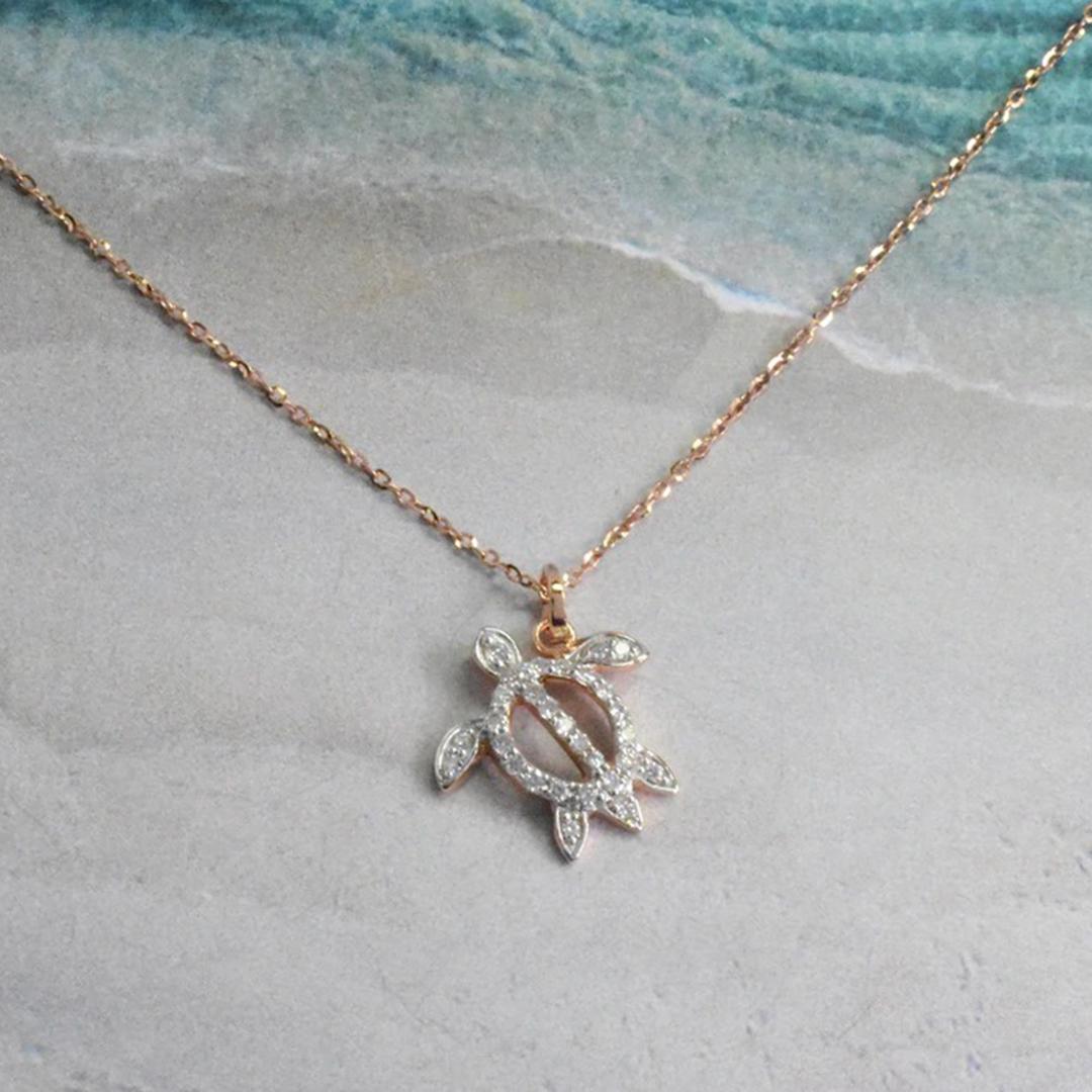 Collier à breloques tortue en or 14 carats avec pendentif tortue Lucky Turtle Diamond en vente 2