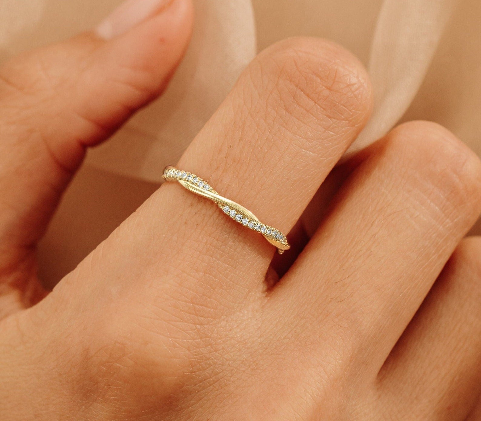 14k Gold Twist Design Ring Natural Pave Diamond Ring Minimalist Gift For Women. For Sale