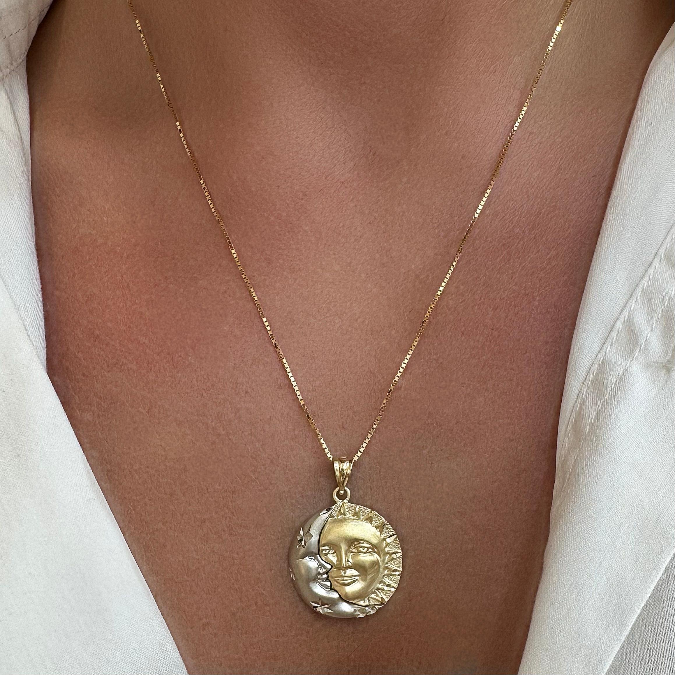 Collana con ciondolo Armonia Celeste Sole e Luna in oro 14K bicolore In condizioni ottime in vendita a Houston, TX