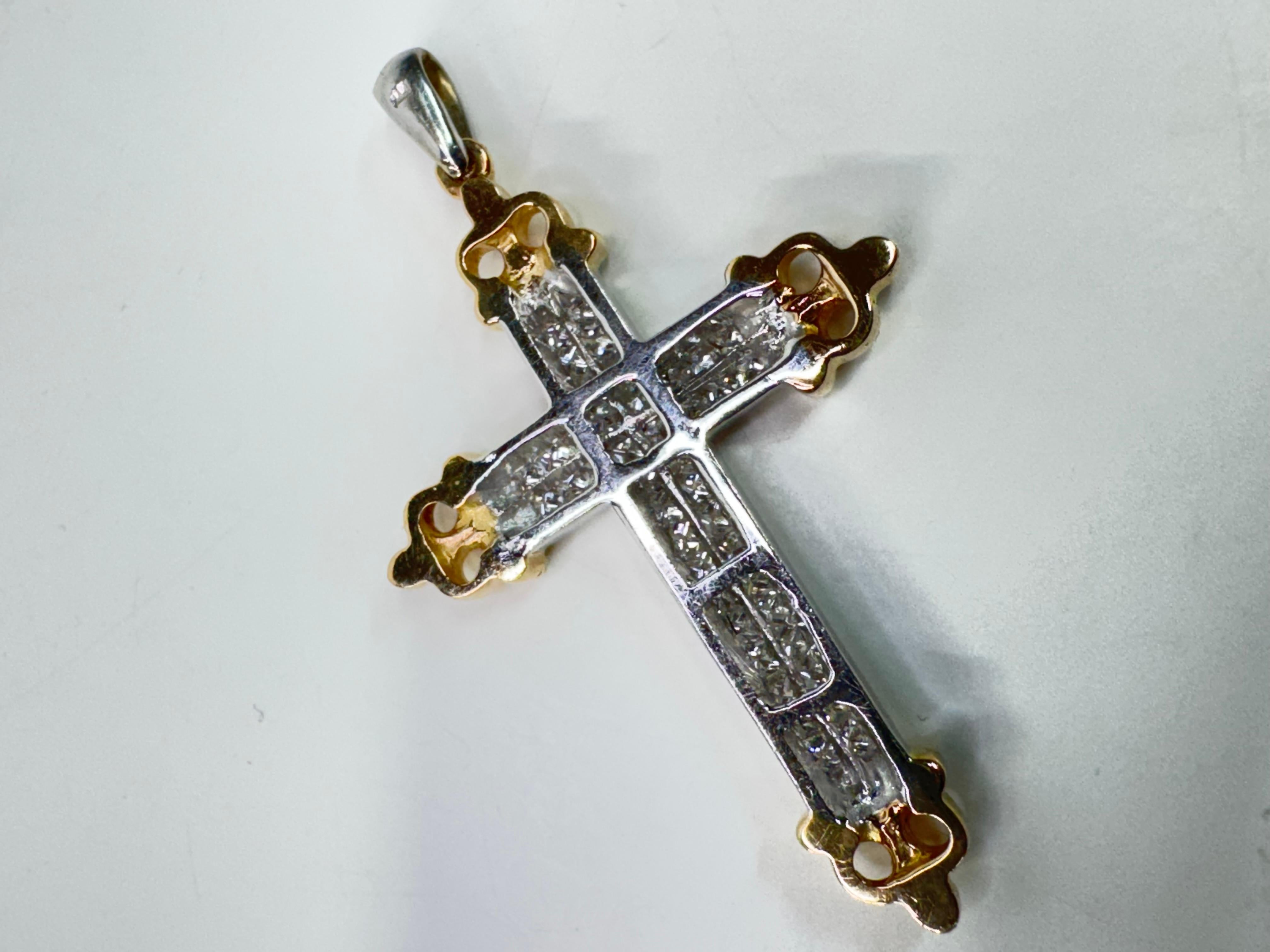 14k Gold zweifarbiger Kreuz-Diamant-Anhänger im Zustand „Gut“ im Angebot in Palm Desert, CA