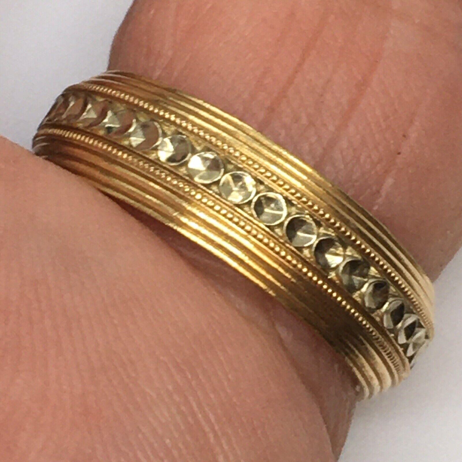 Art déco 14K GOLD Two Tone Design BAND RING Taille 5 Floral Pattern Marked Art Carved 1930s en vente