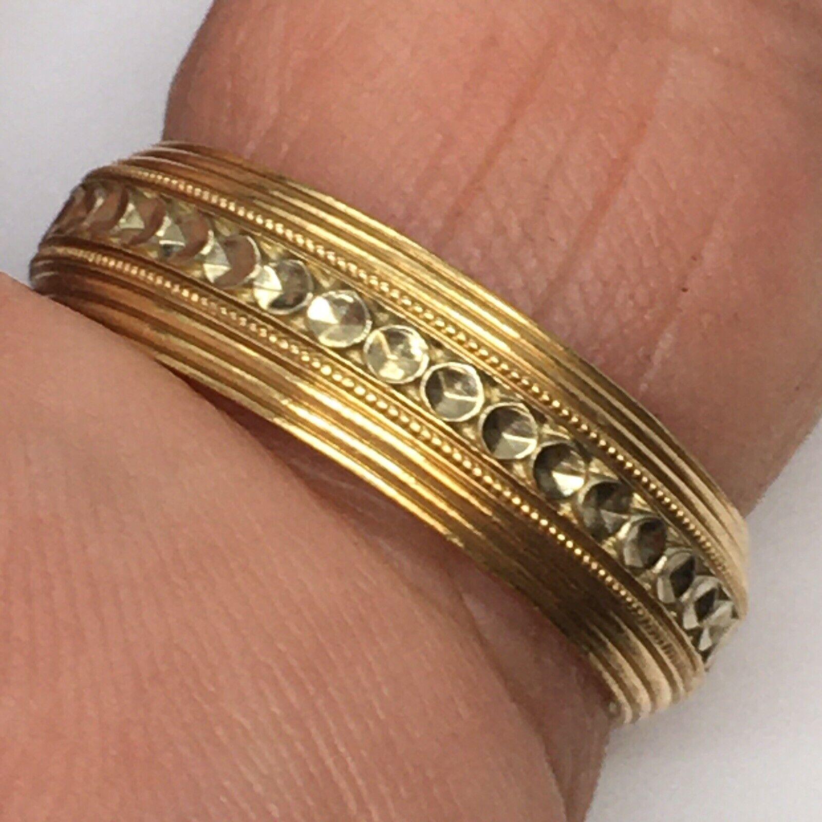 14K GOLD Two Tone Design BAND RING Size 5 Floral Pattern Marked Art Carved 1930s In Good Condition For Sale In Santa Monica, CA