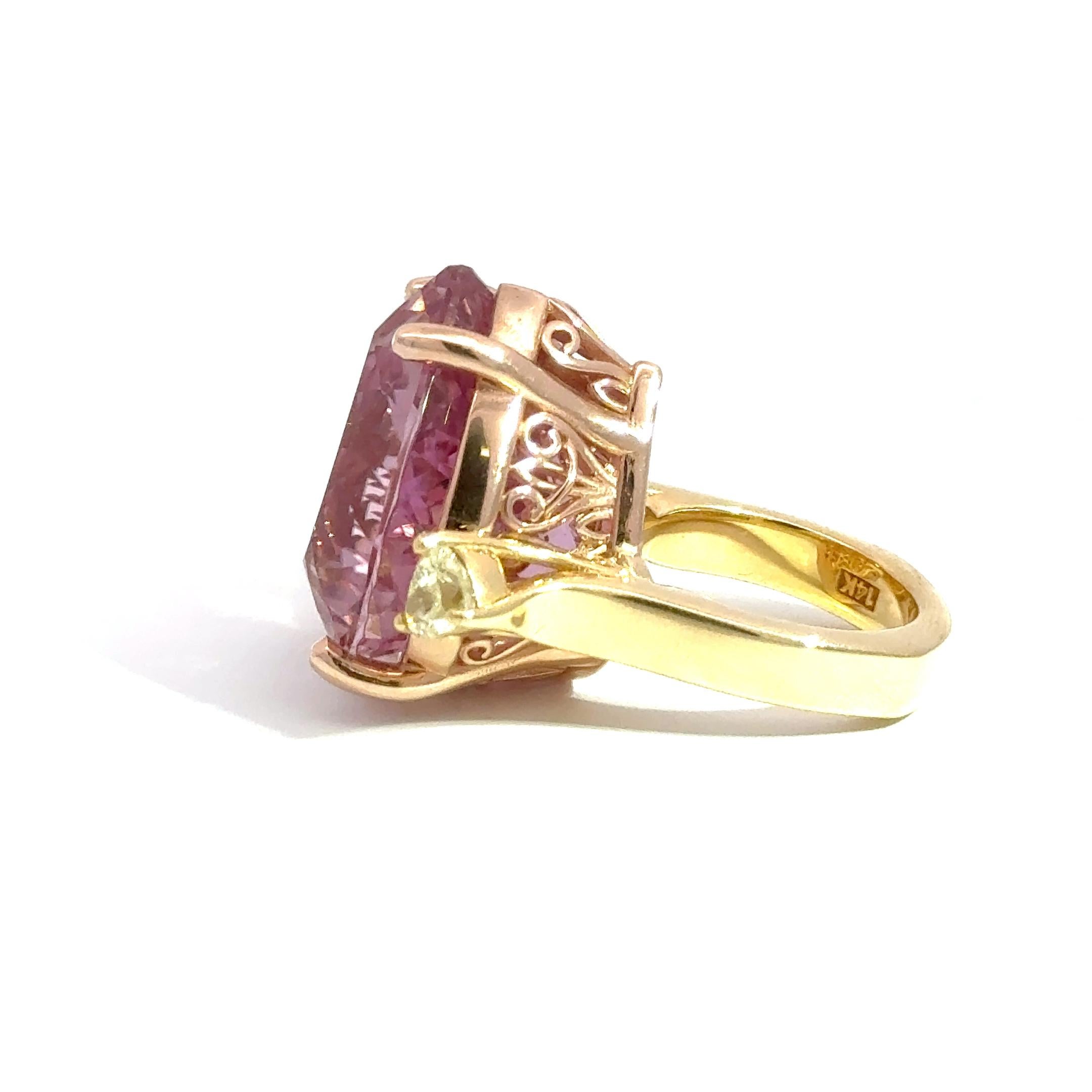 14k Gold Two-tone Kunzite and Fancy Yellow Diamond Ring (Tropfenschliff) im Angebot