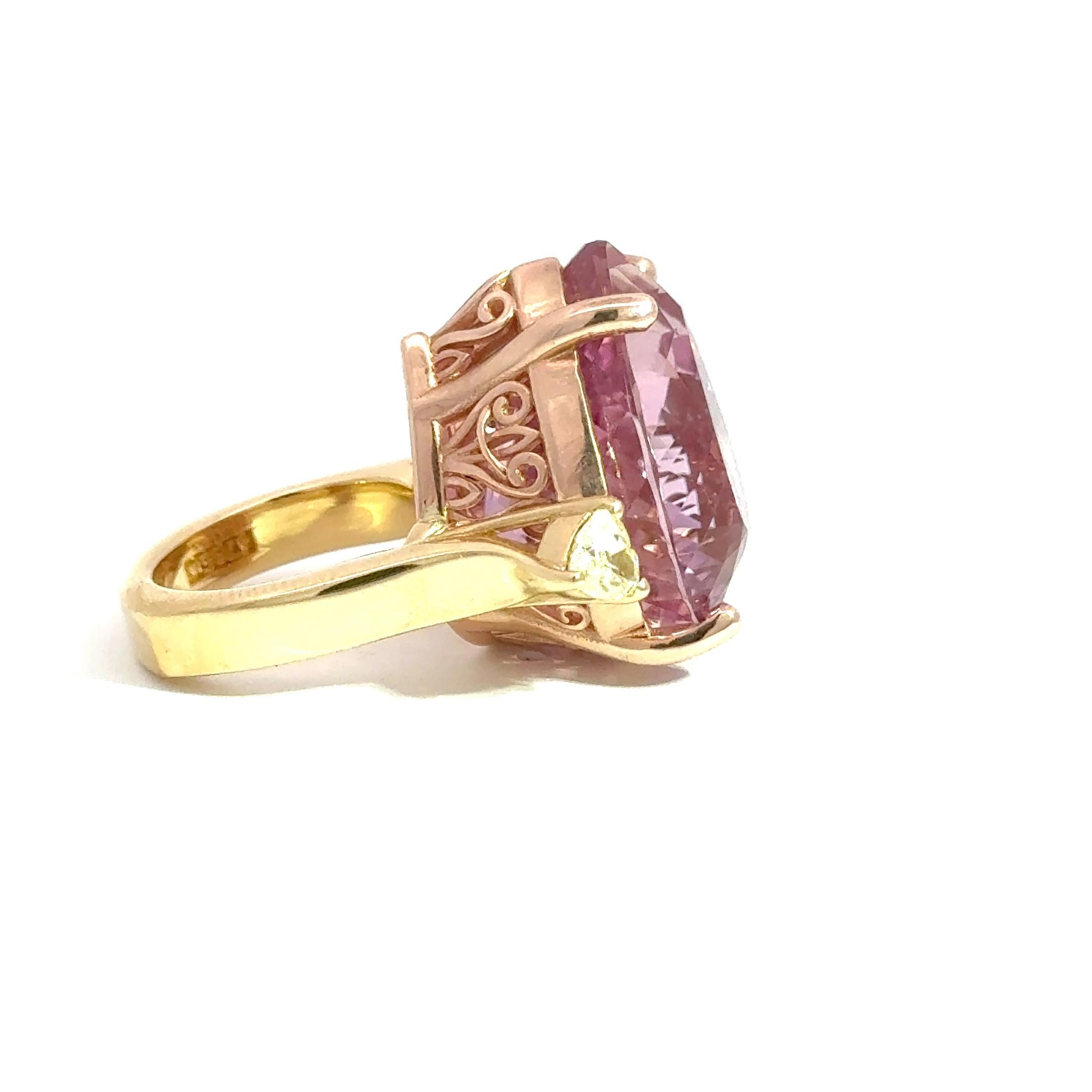 14k Gold Two-tone Kunzite and Fancy Yellow Diamond Ring Damen im Angebot