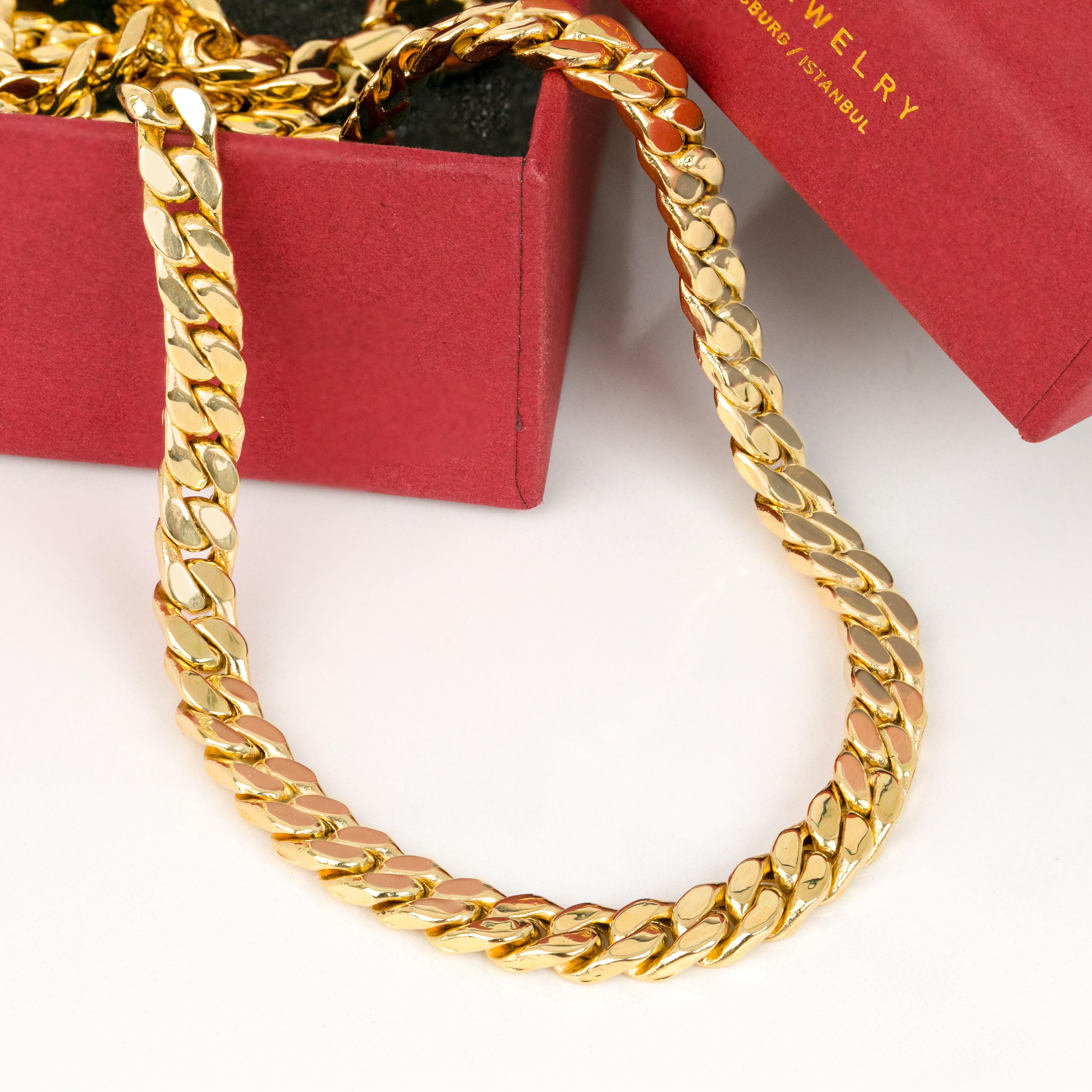 Collana a catena in oro giallo 14K - 585K 

Realizzato in oro 14 ct.
Con marchio di garanzia.

Peso totale: 19.75 gr.
Dimensioni: 46,05 cm

Questo pezzo è stato realizzato con materiali di qualità e un eccellente lavoro manuale. Garantisco la