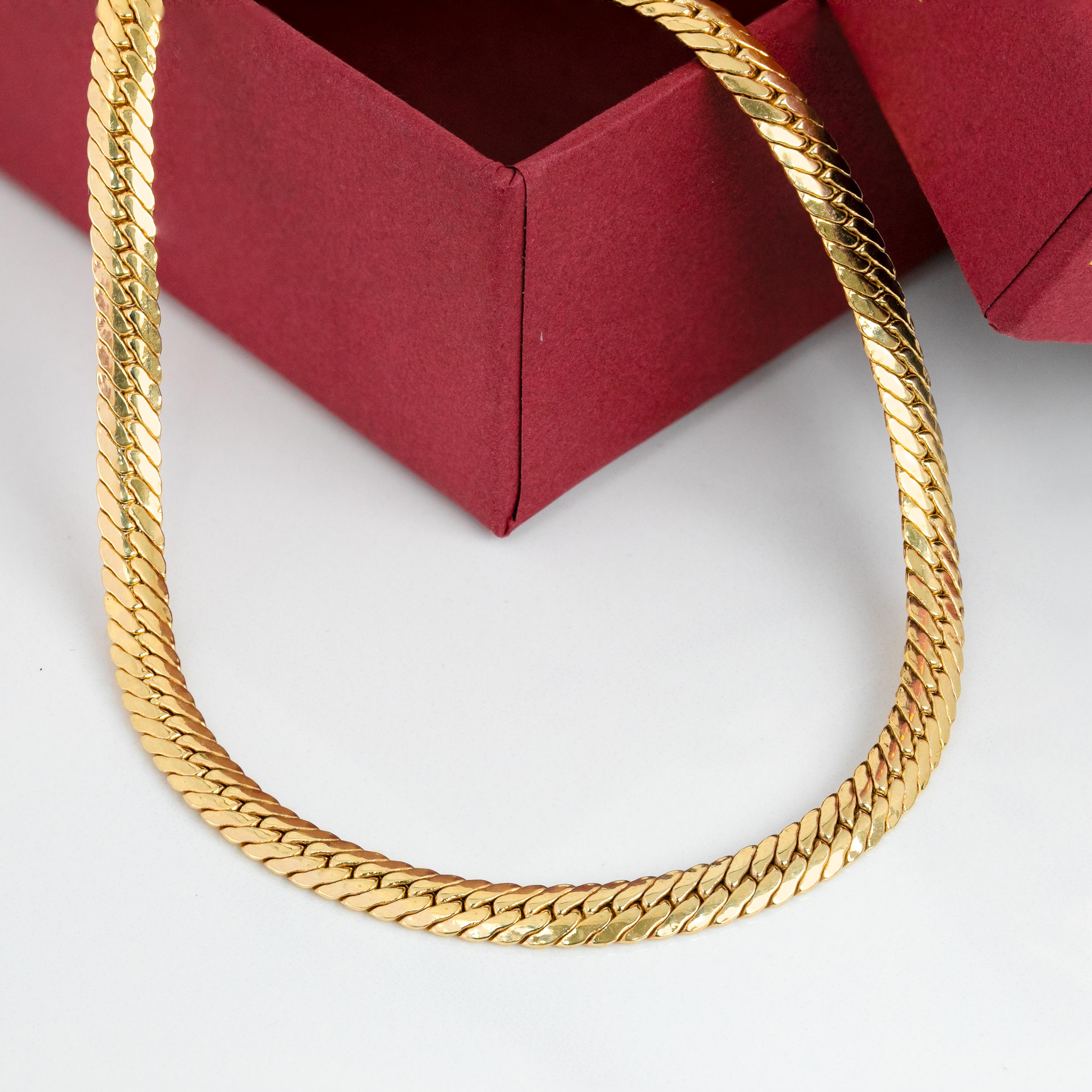Collana con catena a serpente in oro giallo 14K - 585K 

Realizzato in oro 14 ct.
Con marchio di garanzia.

Peso totale: 9,64  gr.
Dimensioni: 46,00 cm

Questo pezzo è stato realizzato con materiali di qualità e un eccellente lavoro manuale.