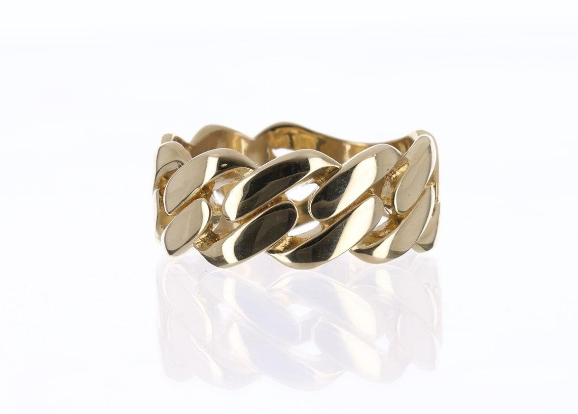 A solid unisex Cuban-Link gold ring. This is the perfect everyday accent ring, to compliment your look! Bold and sophisticated, created in 14K yellow gold and measures 9.80 mm in width.

Ring Style: Cuban Link
Gold Weight: 8.5 Grams
Width: 9.80 mm