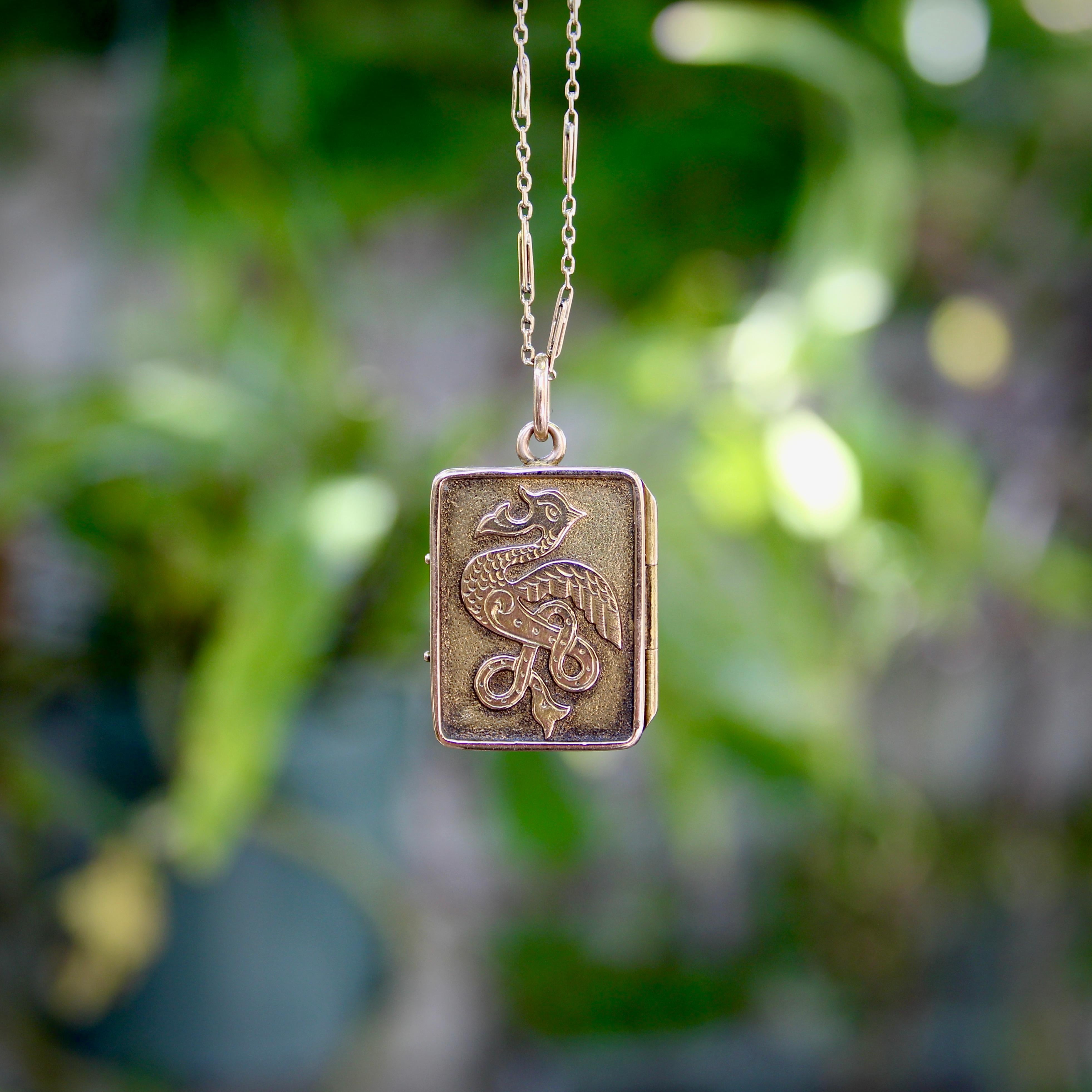 Medaglione vittoriano con animali celtici in oro 14K in vendita 6