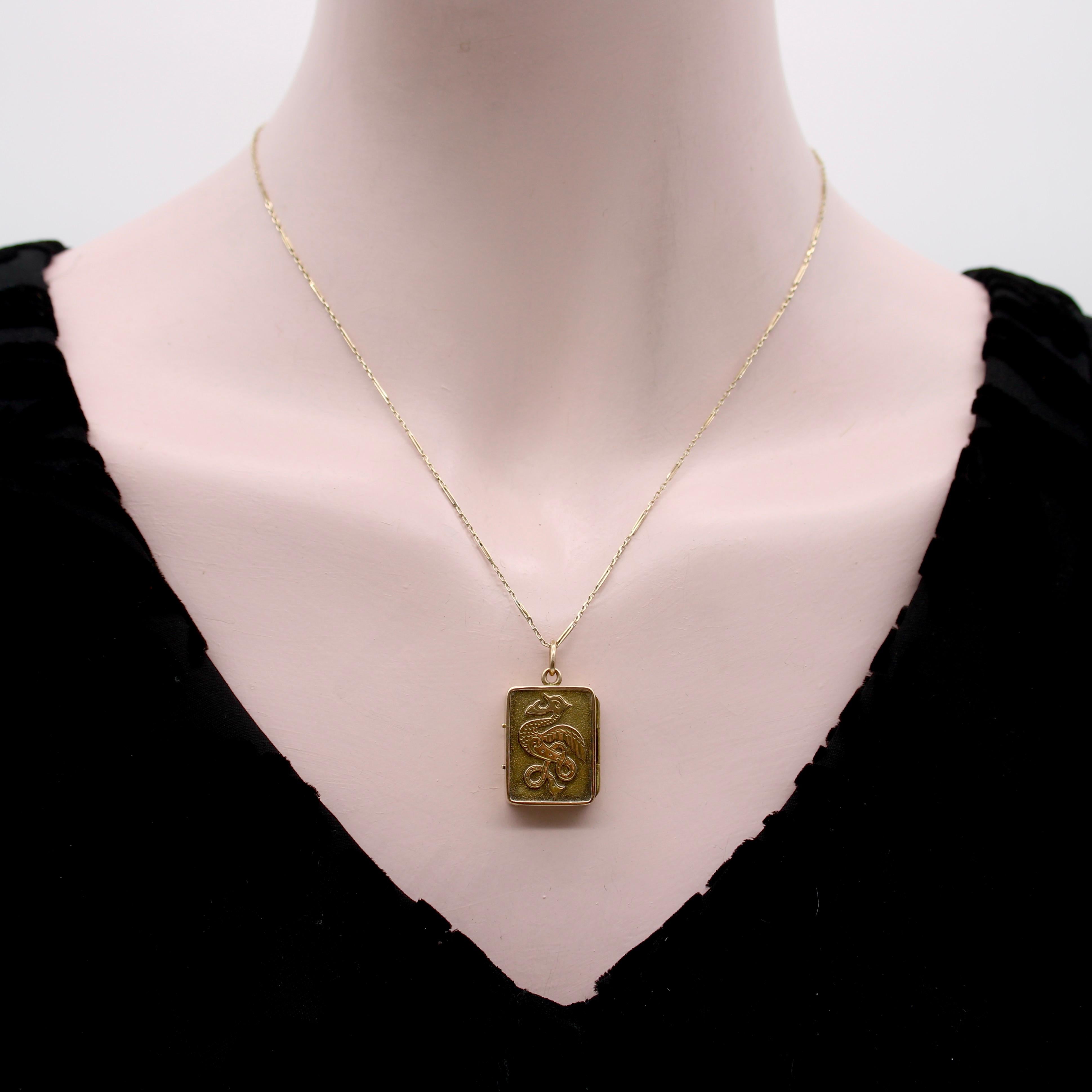 Medaglione vittoriano con animali celtici in oro 14K in vendita 7