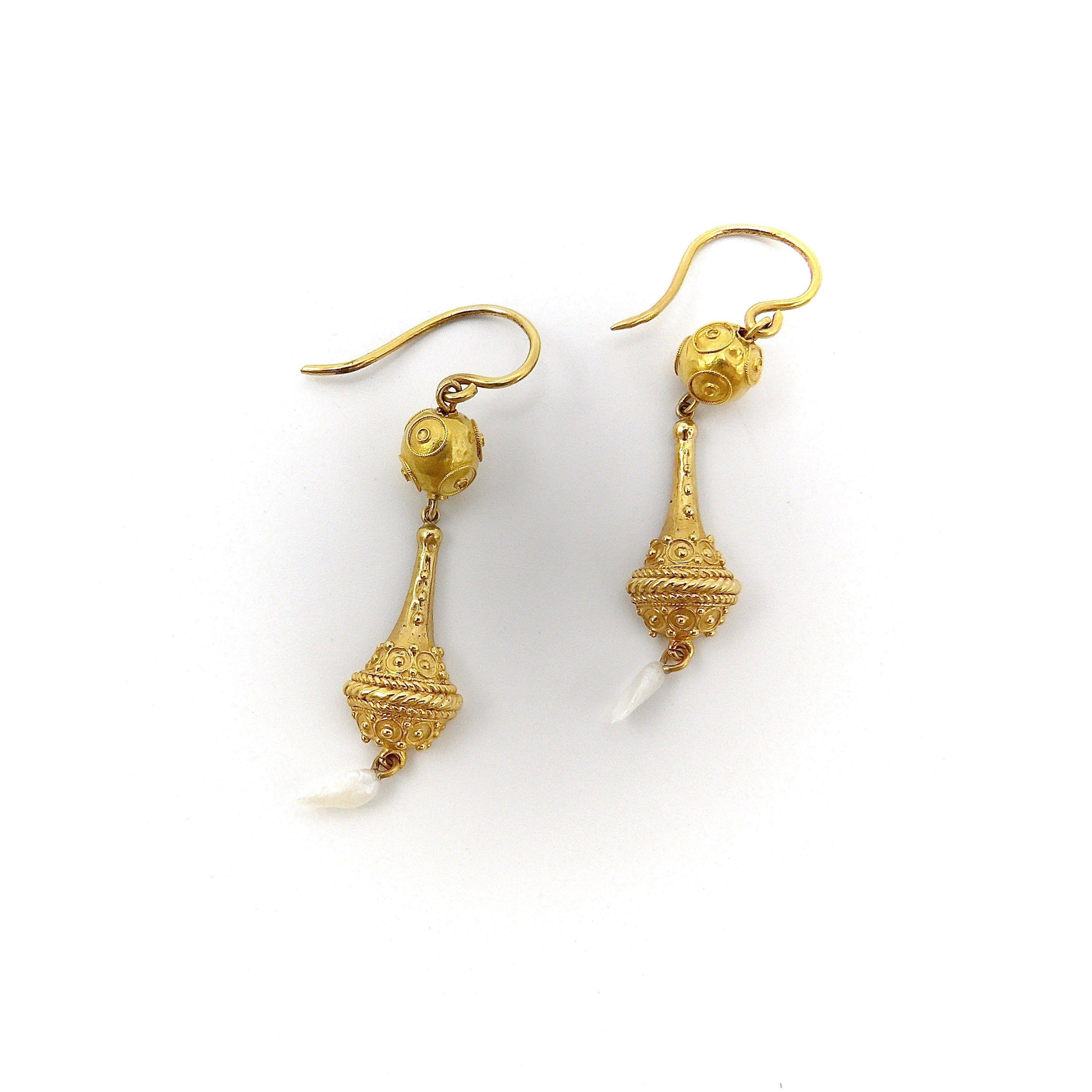 14k Gold viktorianische etruskische Revival-Ohrringe mit Perlen für Damen oder Herren im Angebot