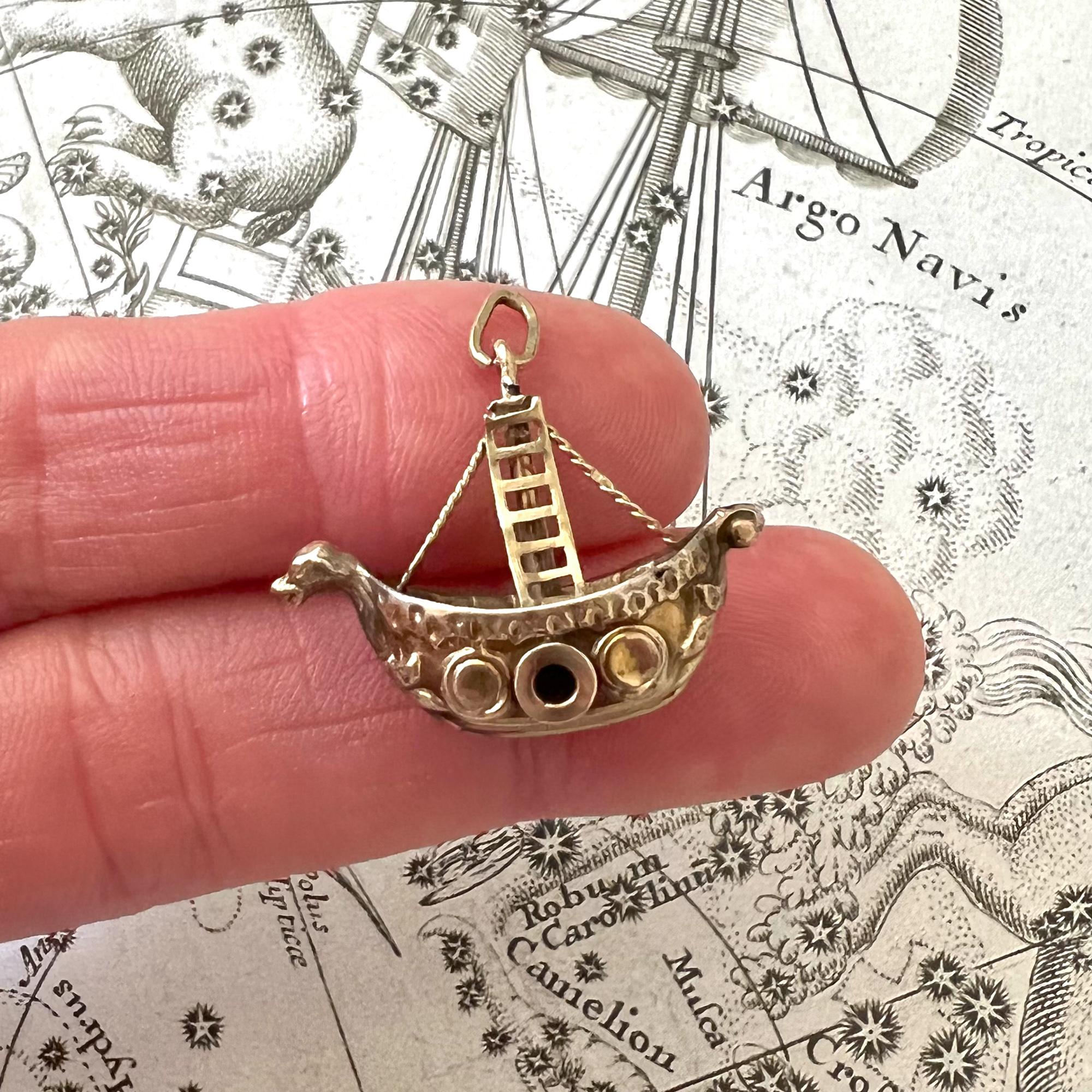 Mid-Century 14K Gold Viking Ship Charm Pendant In Good Condition In Rotterdam, NL
