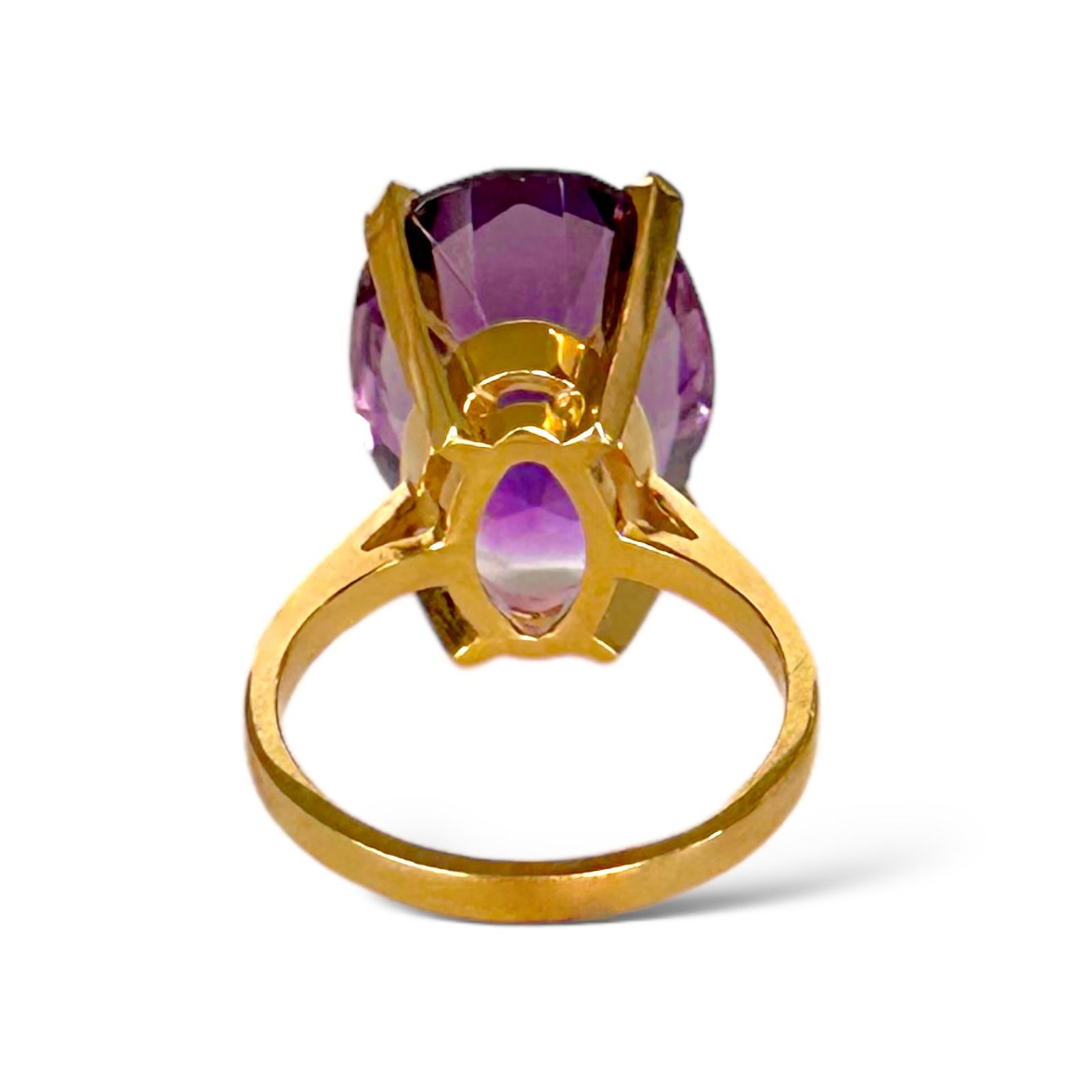 5.0 Carat Amethyst 14K Gold Vintage Cocktail Ring In Excellent Condition For Sale In West Palm Beach, FL