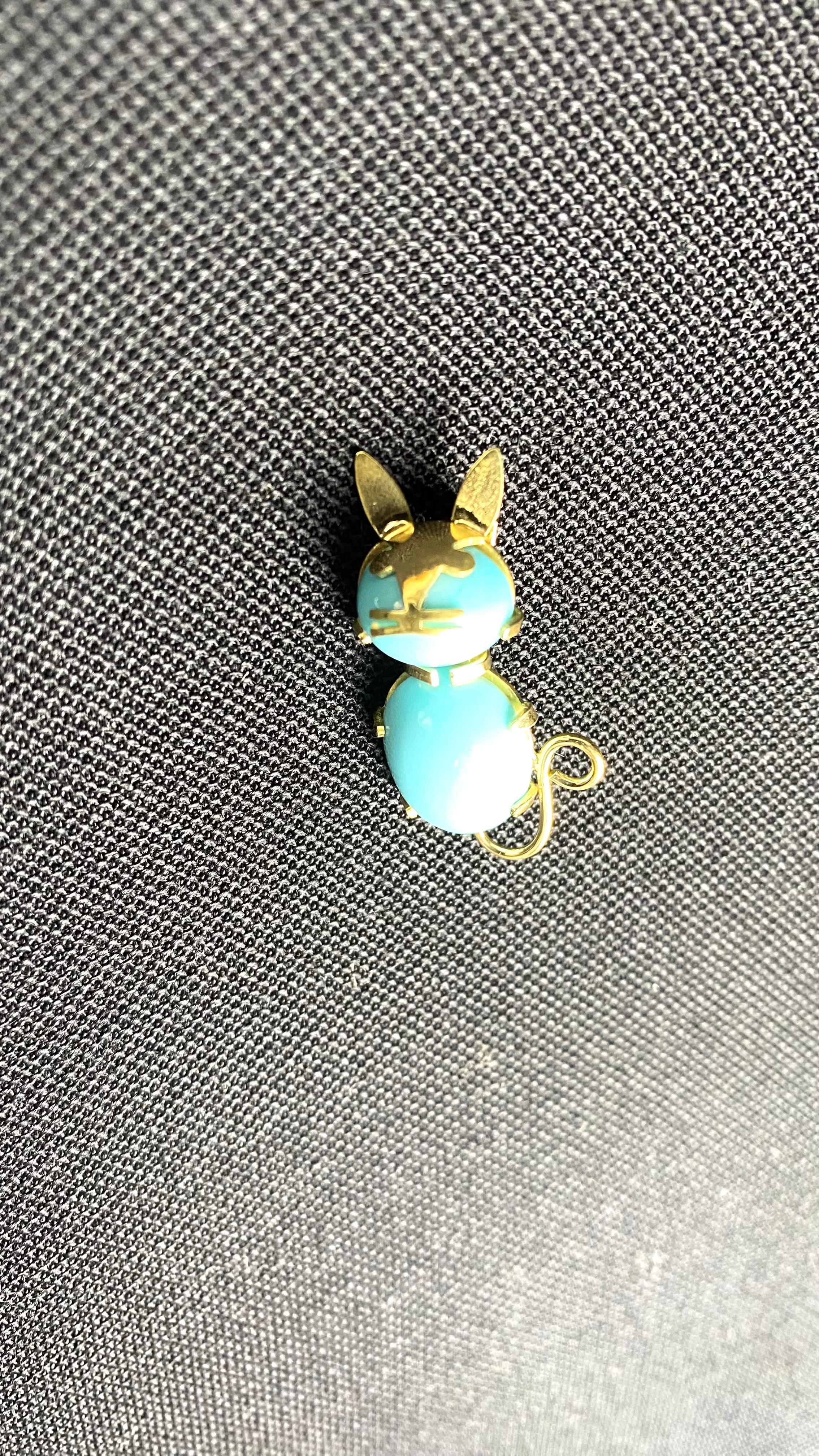 Cabochon 14K Gold Vintage Cat Brooch with Turquoise Body and Gold Tail