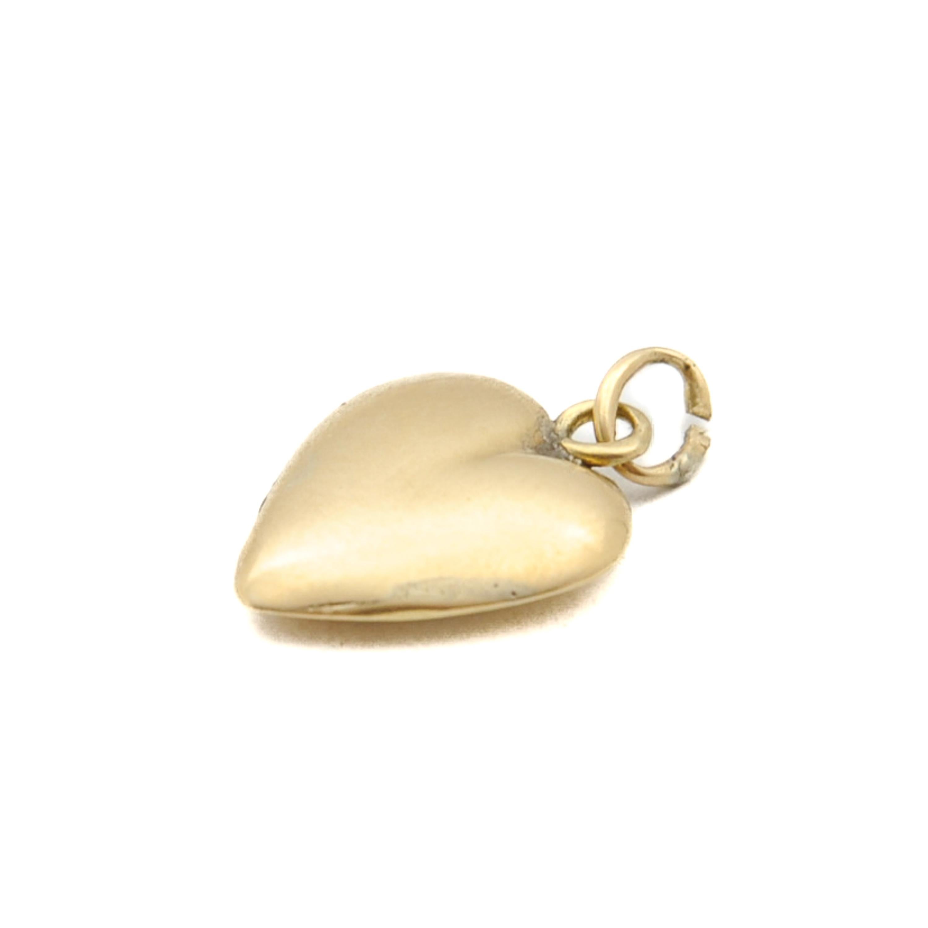 14K Gold Vintage Heart Charm Pendant For Sale 4