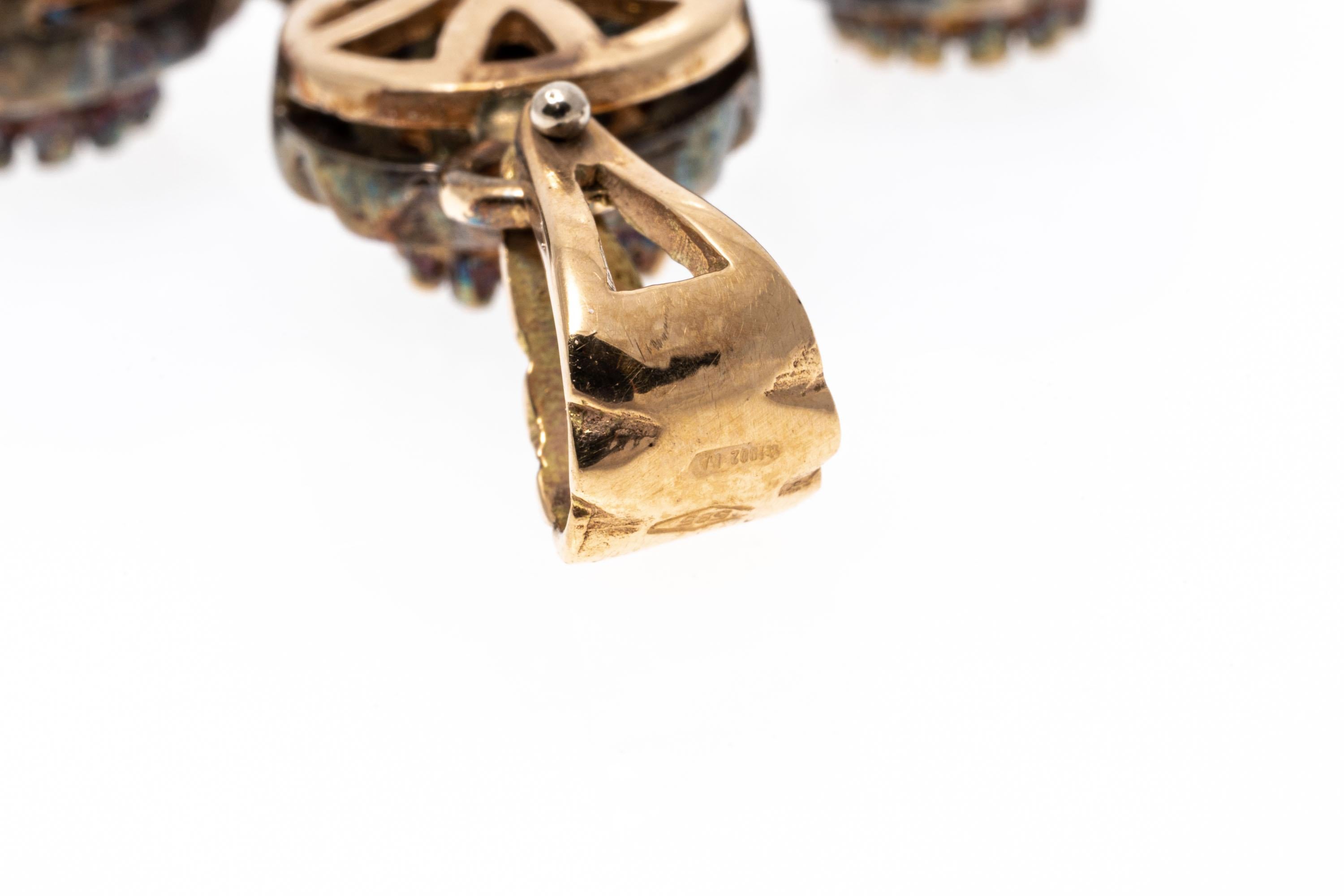 Victorien tardif Grande croix en or 14 carats vintage en saphir avec bordures en halo de diamants taille rose en vente