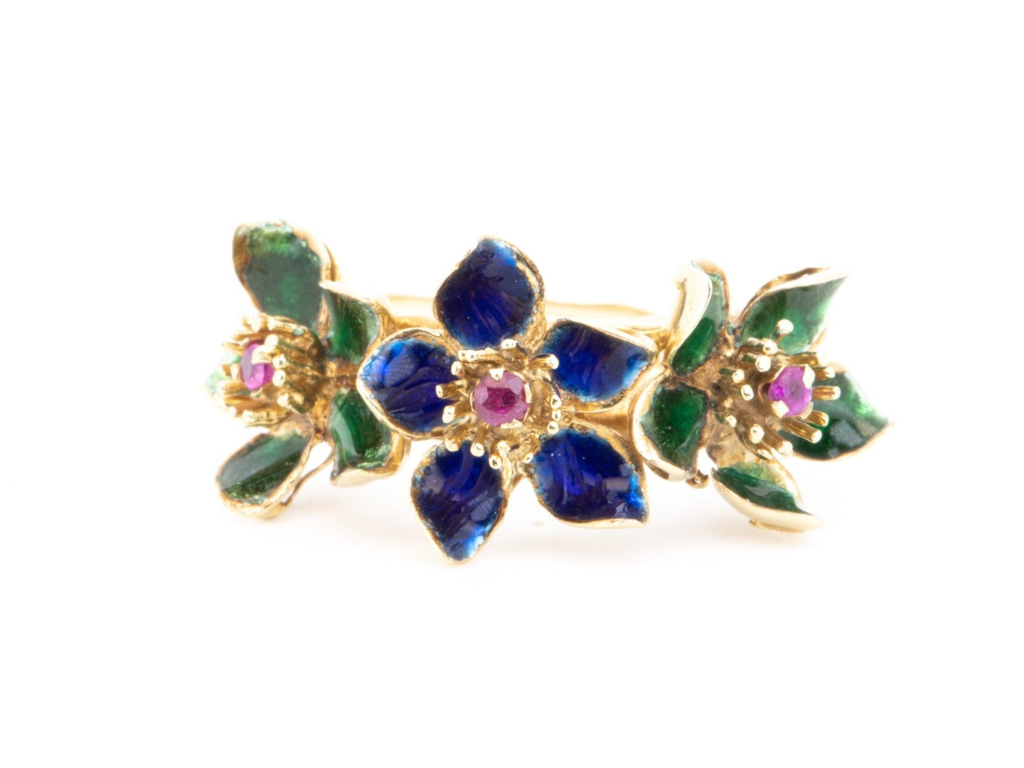 ♥ 14K Gold Vintage Ring with Three Blue Green Enamel Flowers with Ruby Center 7.11g R6734
♥ The item measures 13.4mm in length (North South direction), 26mm in width (East West direction), and stands 7.3mm tall from the finger. Band width is 4mm.

♥