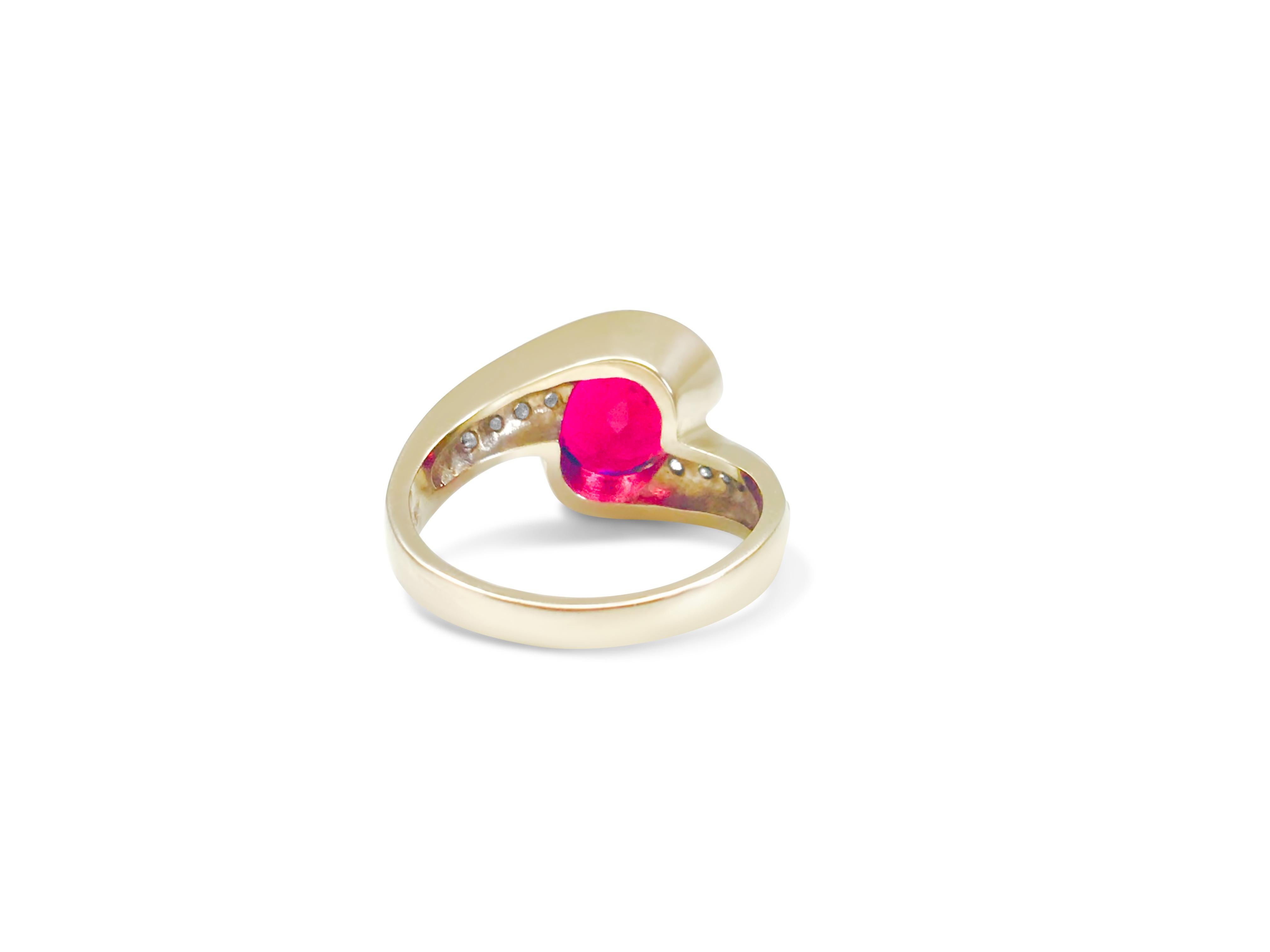 14k Gold. Vintage Rubelite & Diamond Womens Ring In Excellent Condition For Sale In Miami, FL