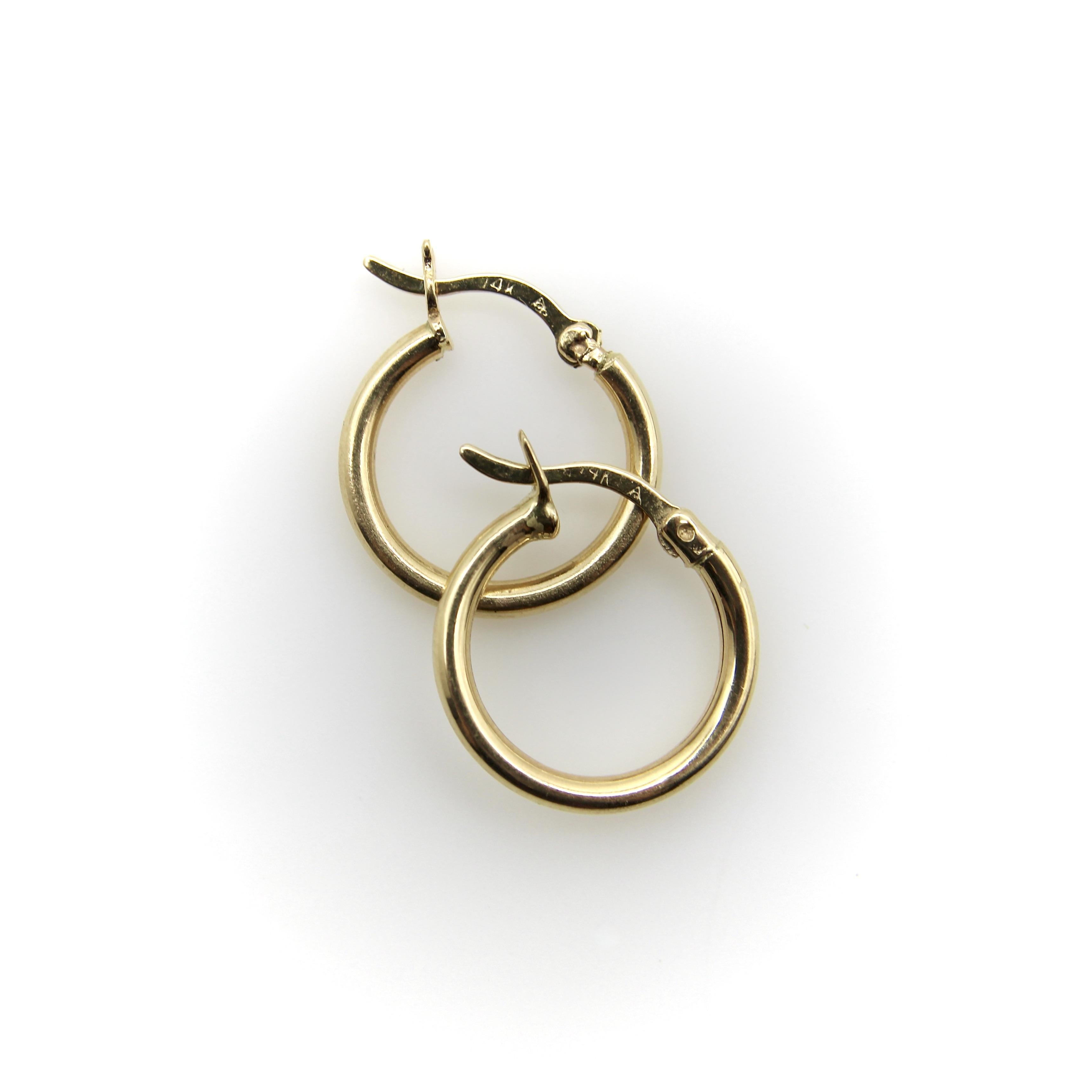 14K Gold Vintage Ohrringe mit kleinem Creolen (Moderne)