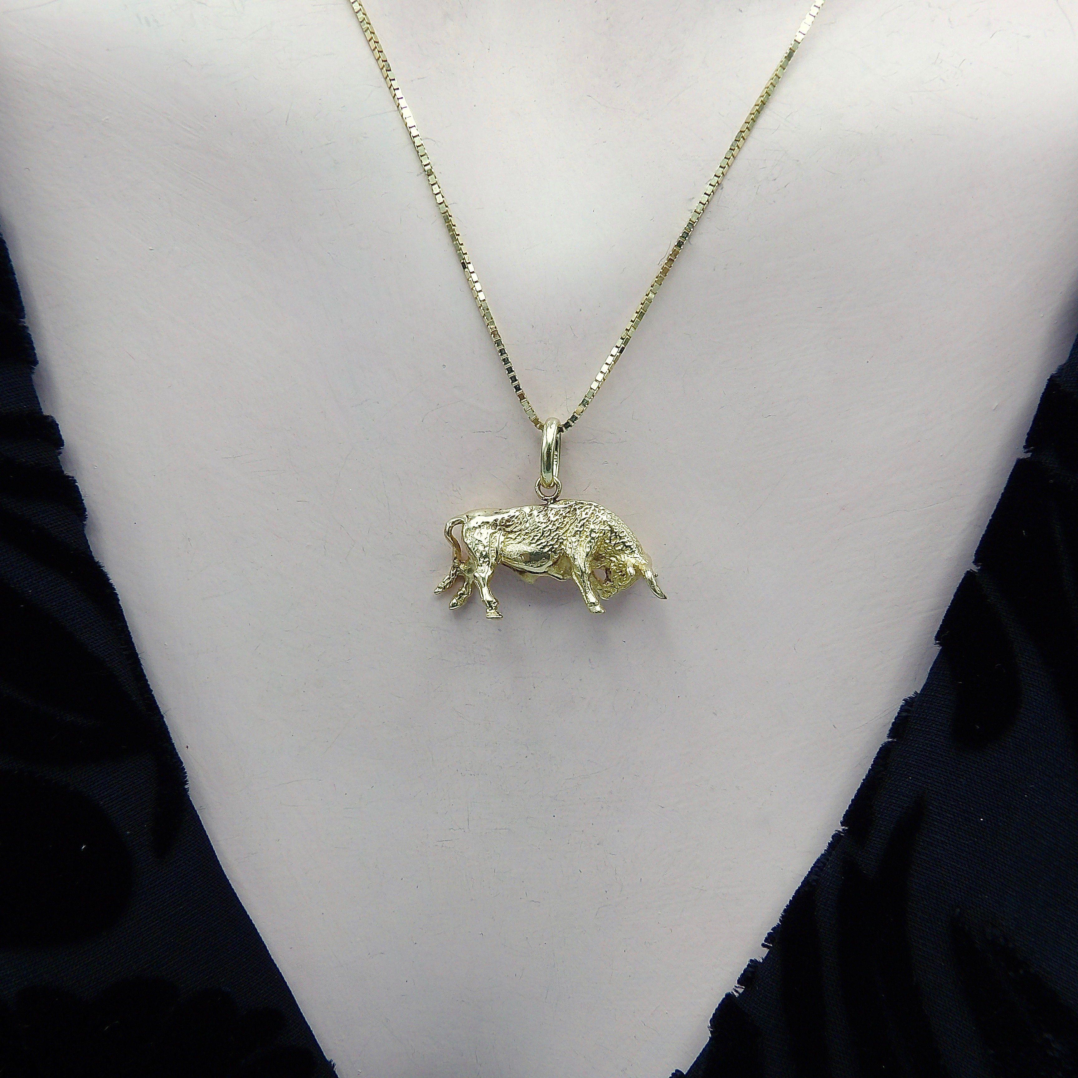 14k Gold Vintage Taurus Bull Pendant / Charm In Good Condition In Venice, CA