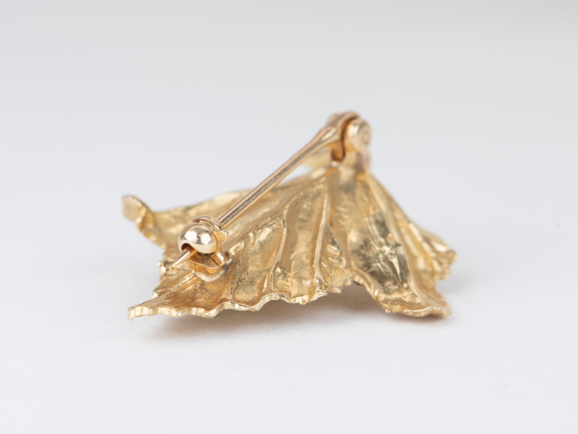 Uncut 14K Gold Vintage Textured Maple Leaf Pin with Diamond V1087 For Sale