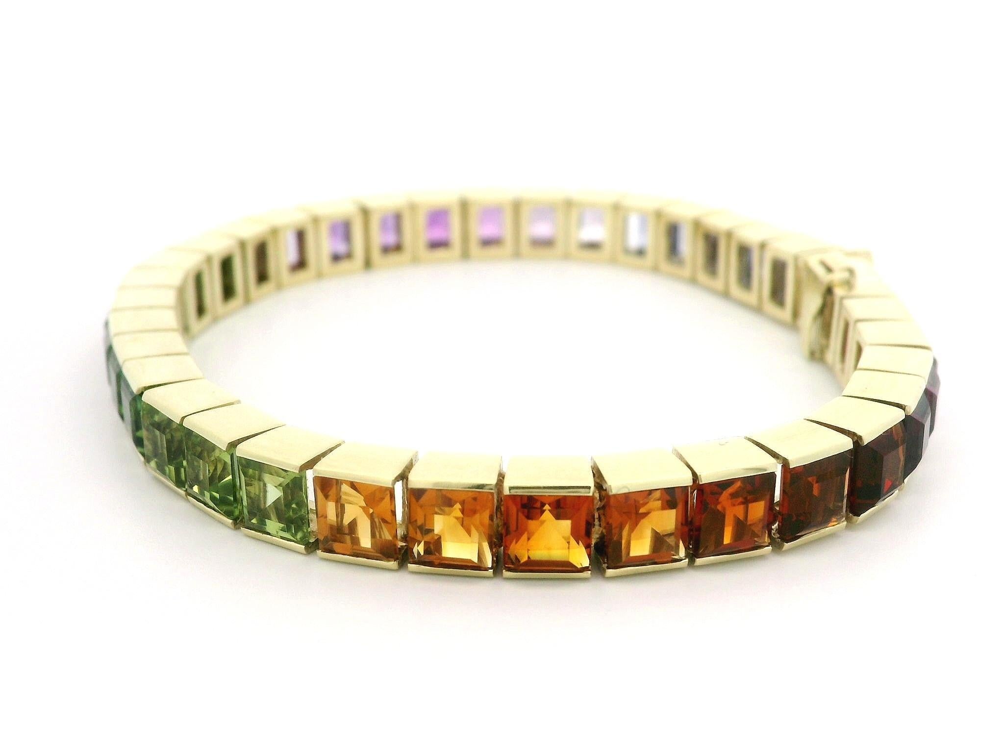 Bracciale in oro 14k con gemme quadrate a gradini, multicolore e vivido. In condizioni ottime in vendita a Montclair, NJ