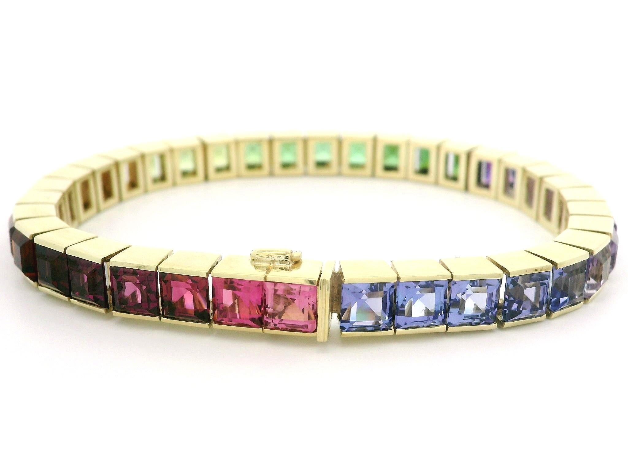 Bracciale in oro 14k con gemme quadrate a gradini, multicolore e vivido. in vendita 1