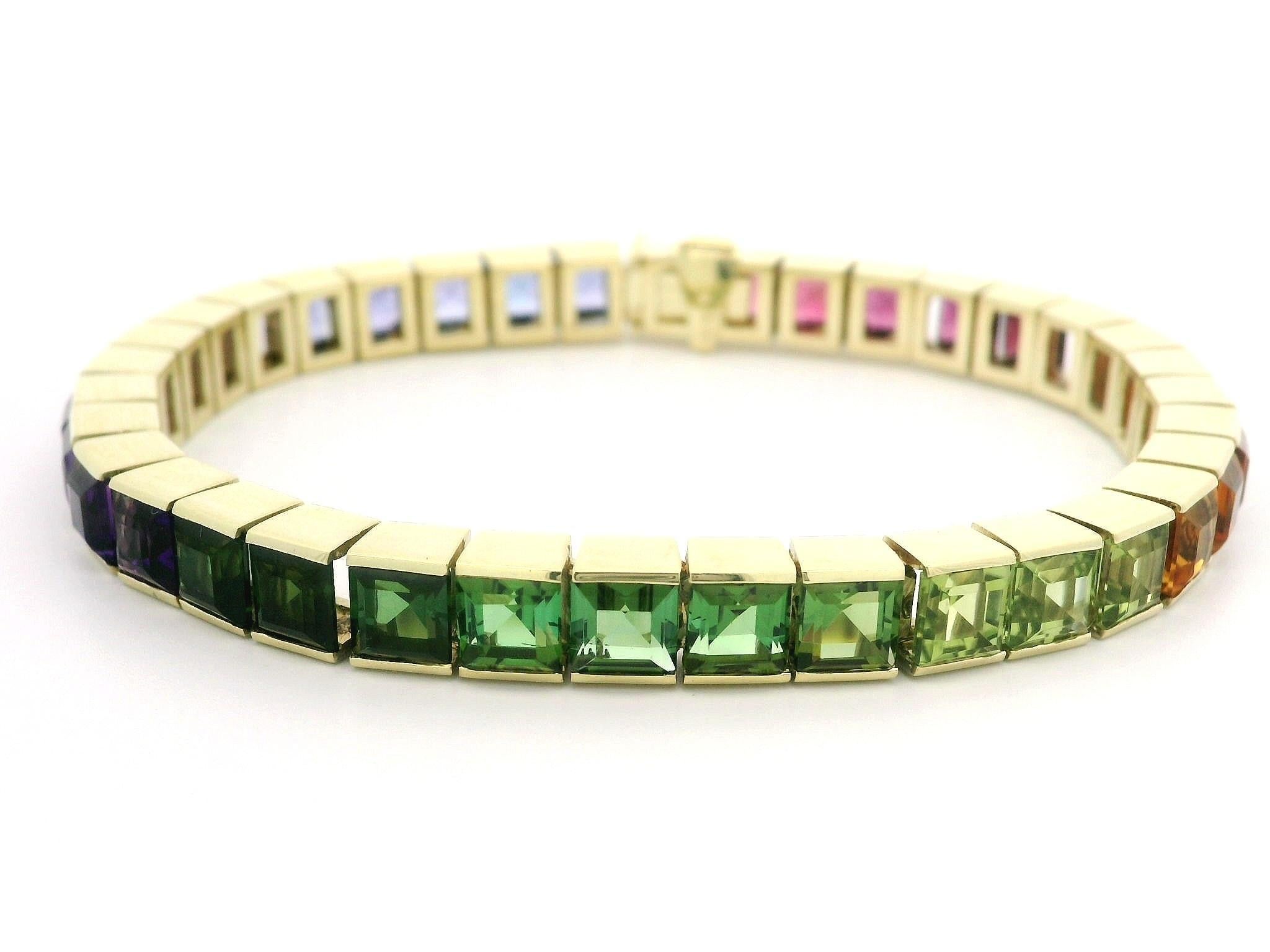 Bracciale in oro 14k con gemme quadrate a gradini, multicolore e vivido. in vendita 2
